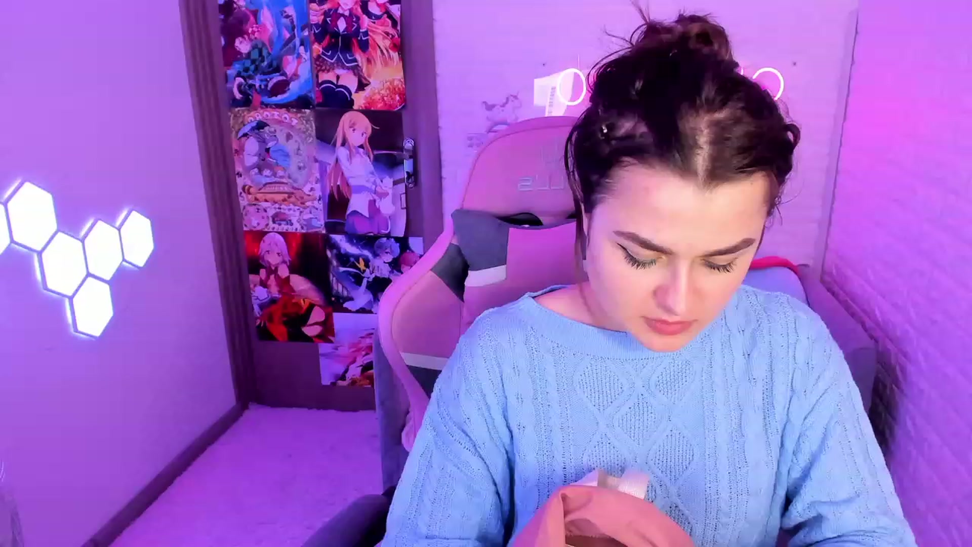 Gallery image thumbnail from CrystalXX's myfreecams stream on, 03/28/2023, 24:02 image 20 of 20