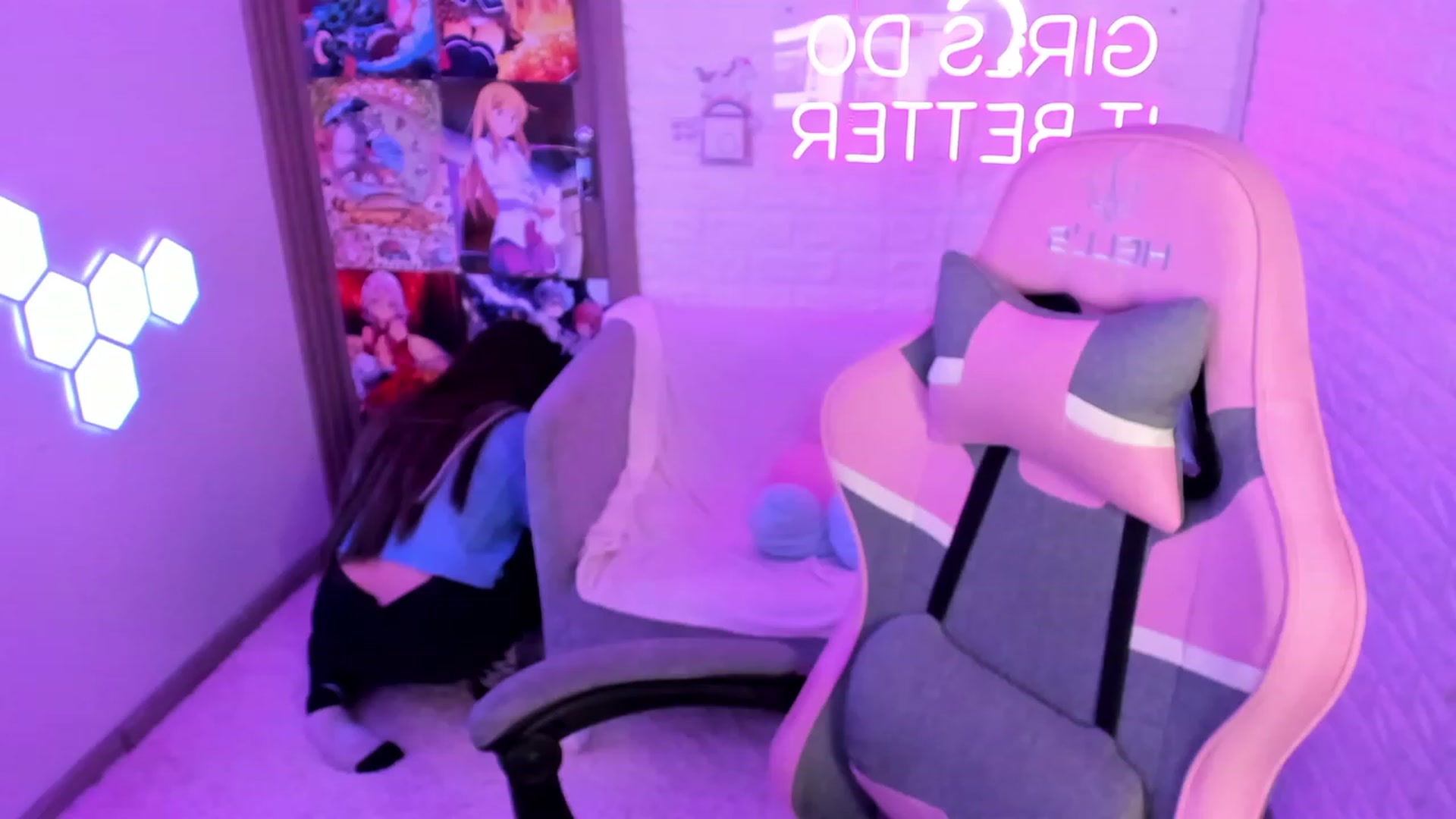 Gallery image thumbnail from CrystalXX's myfreecams stream on, 03/28/2023, 24:02 image 5 of 20