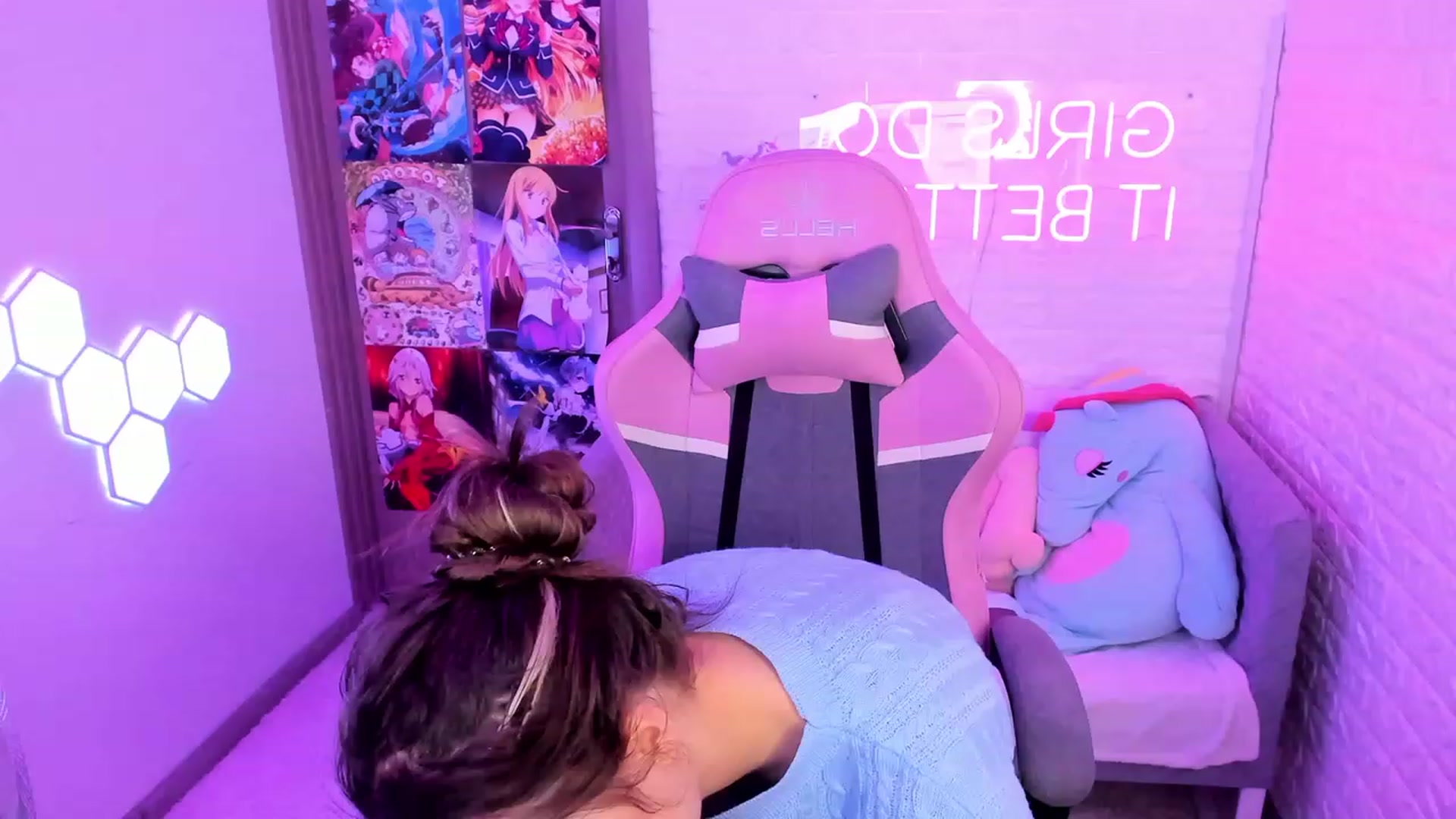 Gallery image thumbnail from CrystalXX's myfreecams stream on, 03/28/2023, 24:02 image 19 of 20