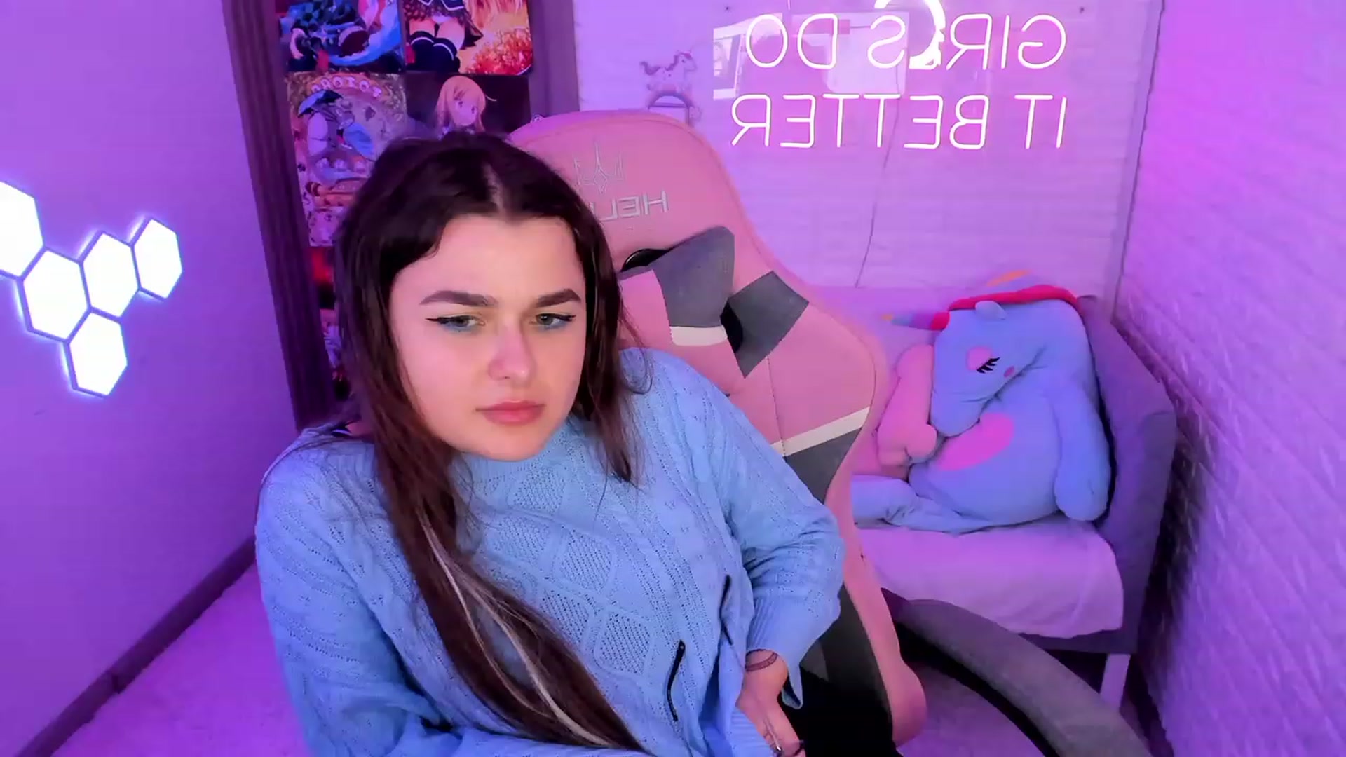 Gallery image thumbnail from CrystalXX's myfreecams stream on, 03/28/2023, 24:02 image 8 of 20