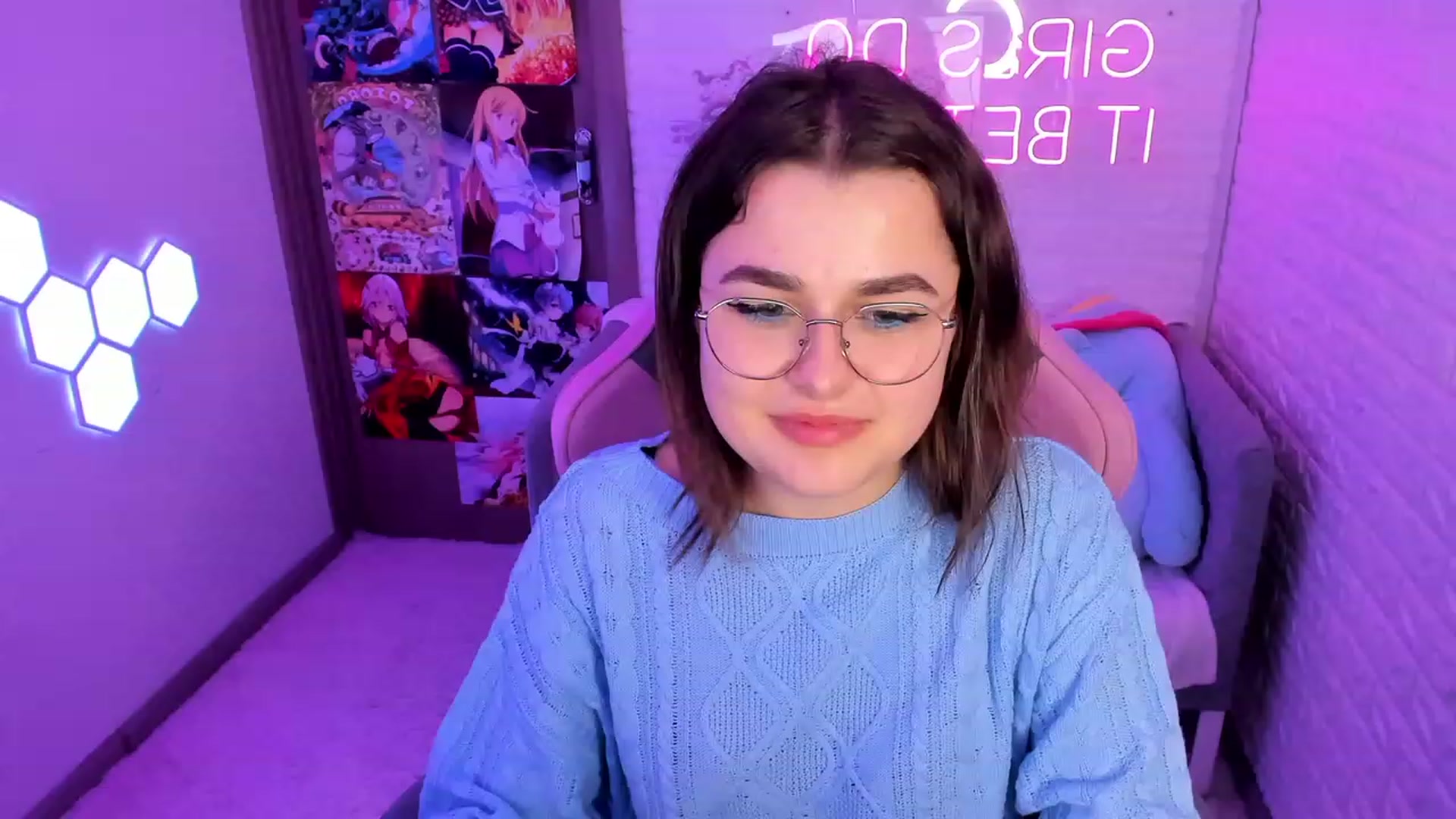 Gallery image thumbnail from CrystalXX's myfreecams stream on, 03/28/2023, 24:02 image 10 of 20