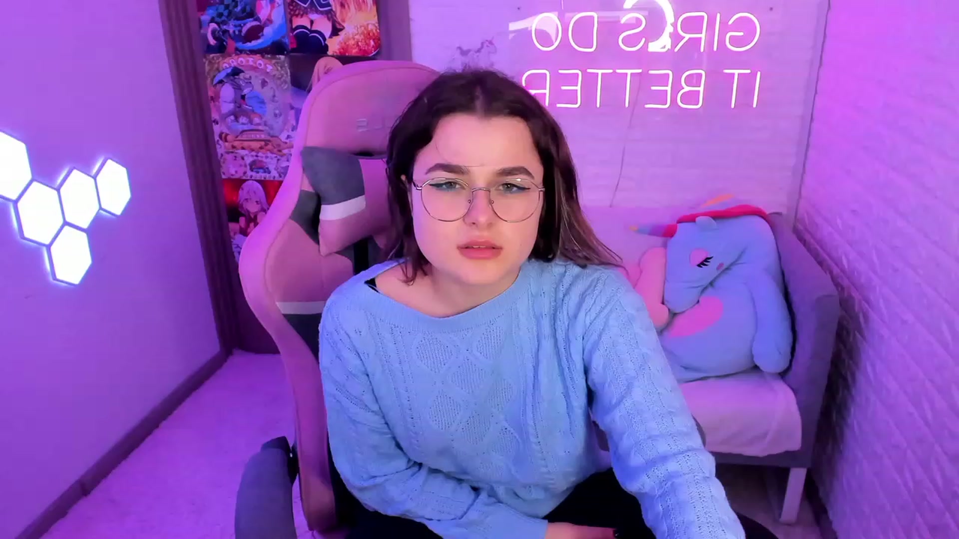 Gallery image thumbnail from CrystalXX's myfreecams stream on, 03/28/2023, 24:02 image 11 of 20