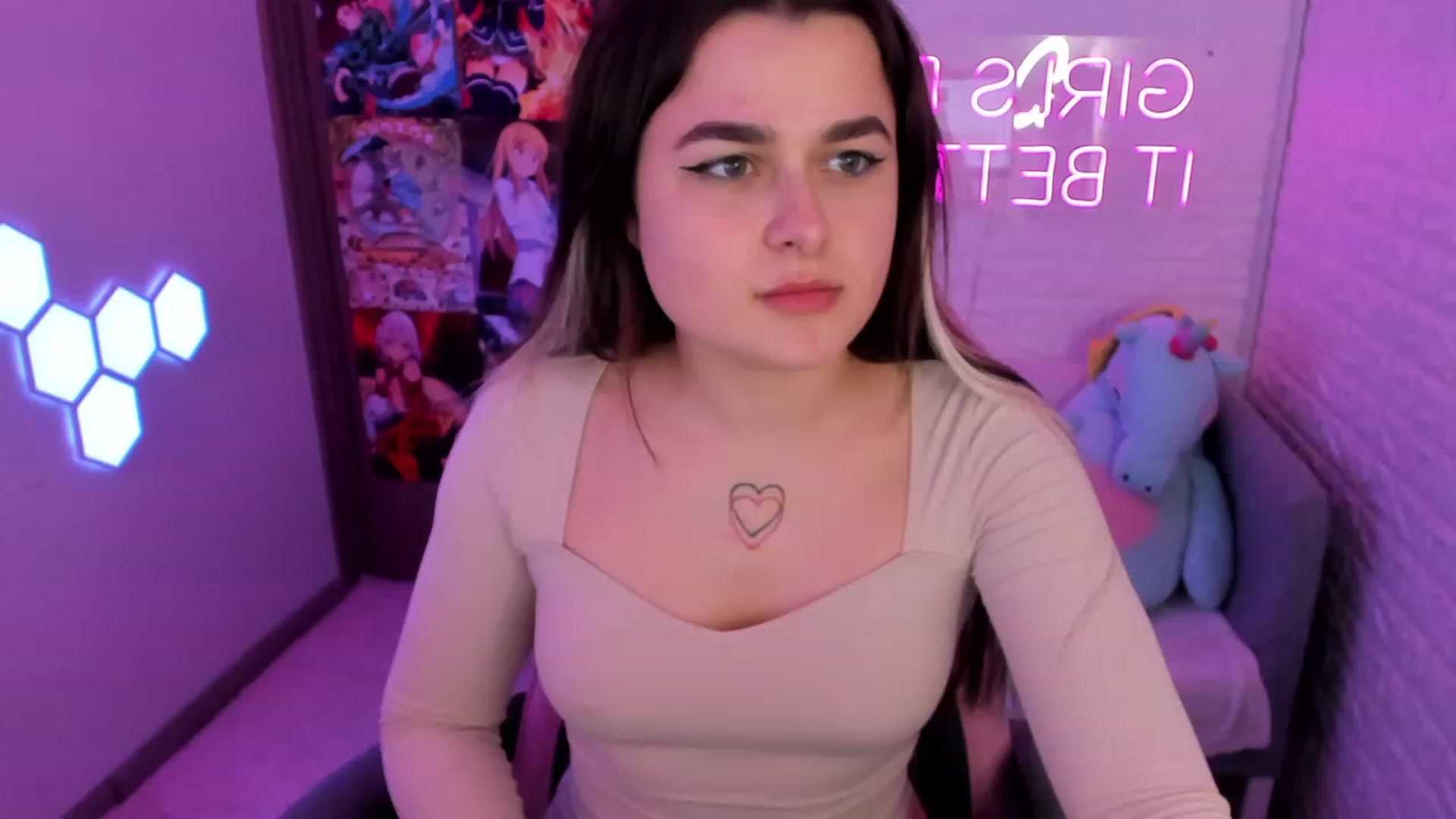 Gallery image thumbnail from CrystalXX's myfreecams stream on, 03/28/2023, 19:17 image 9 of 20