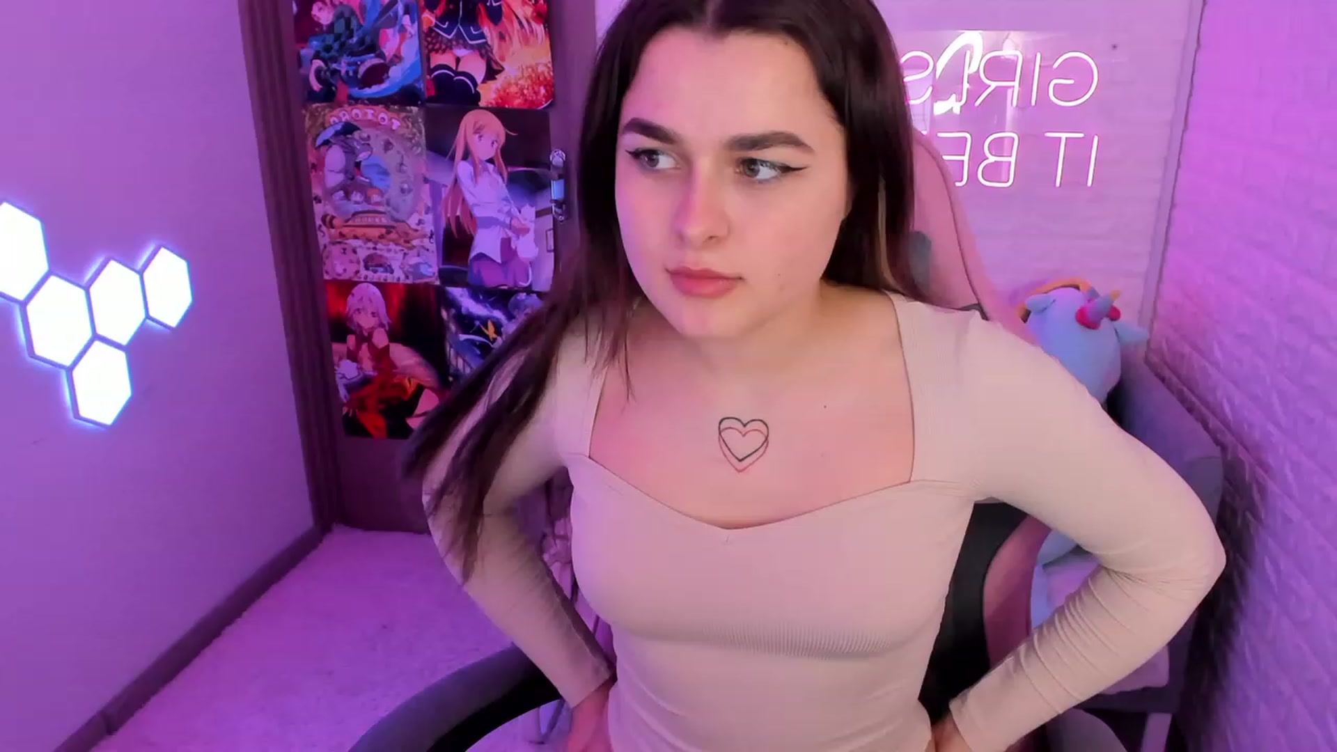 Gallery image thumbnail from CrystalXX's myfreecams stream on, 03/28/2023, 19:17 image 15 of 20