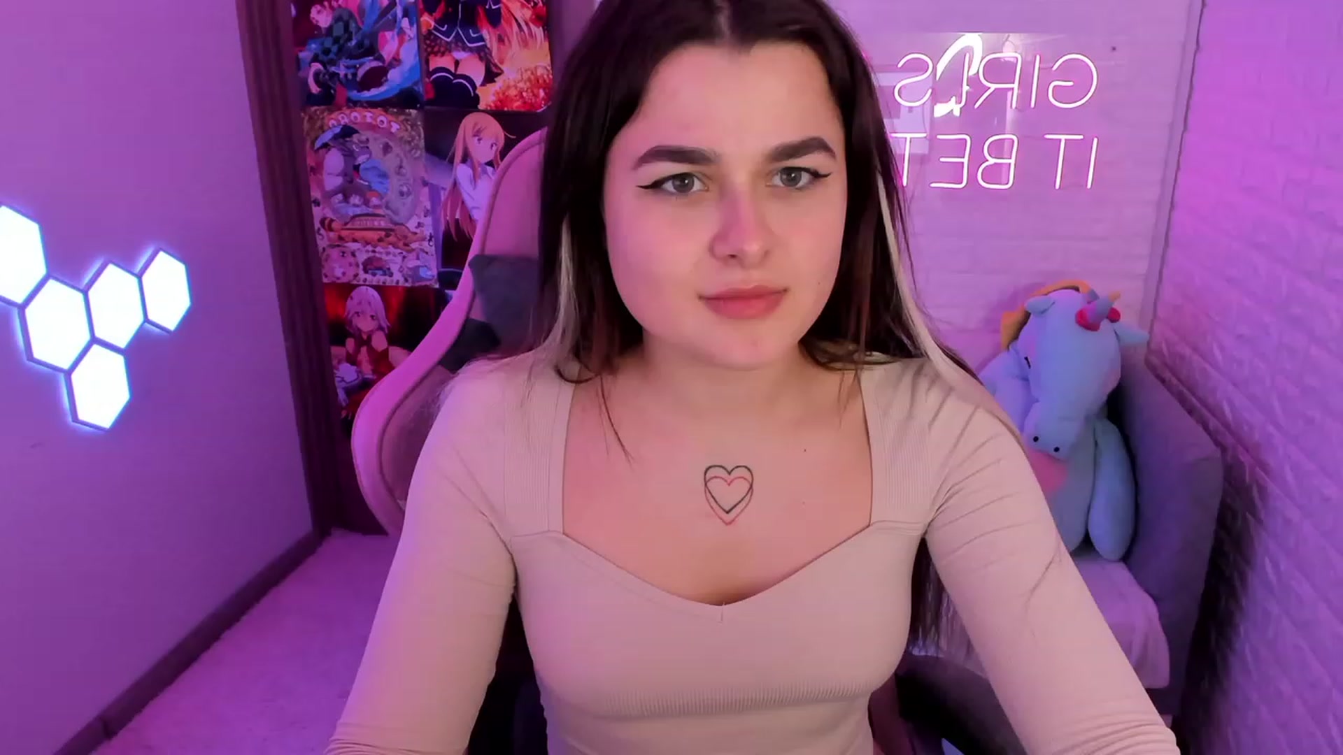 Gallery image thumbnail from CrystalXX's myfreecams stream on, 03/28/2023, 19:17 image 10 of 20