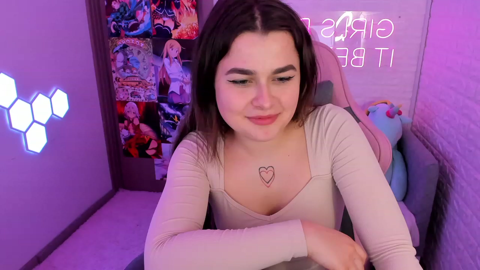 Gallery image thumbnail from CrystalXX's myfreecams stream on, 03/28/2023, 19:17 image 19 of 20