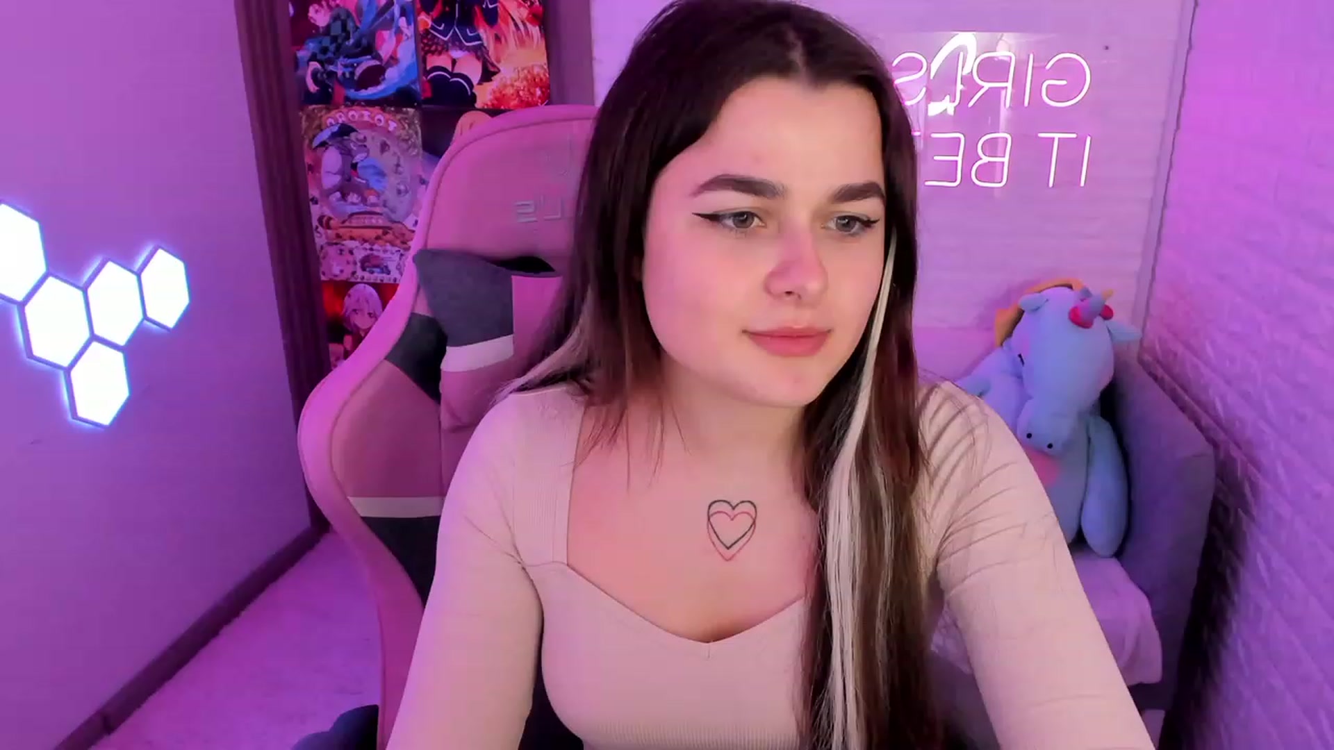 Gallery image thumbnail from CrystalXX's myfreecams stream on, 03/28/2023, 19:17 image 5 of 20