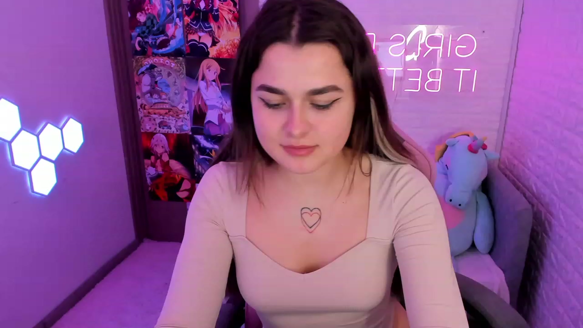 Gallery image thumbnail from CrystalXX's myfreecams stream on, 03/28/2023, 19:17 image 14 of 20