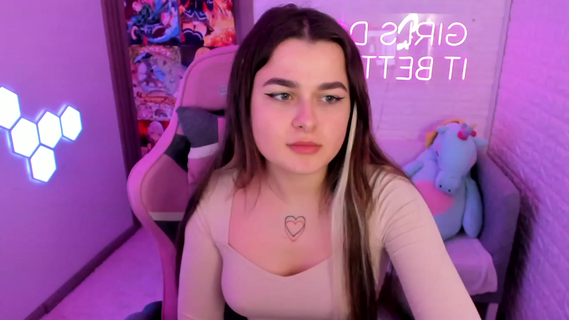 Gallery image thumbnail from CrystalXX's myfreecams stream on, 03/28/2023, 19:17 image 3 of 20