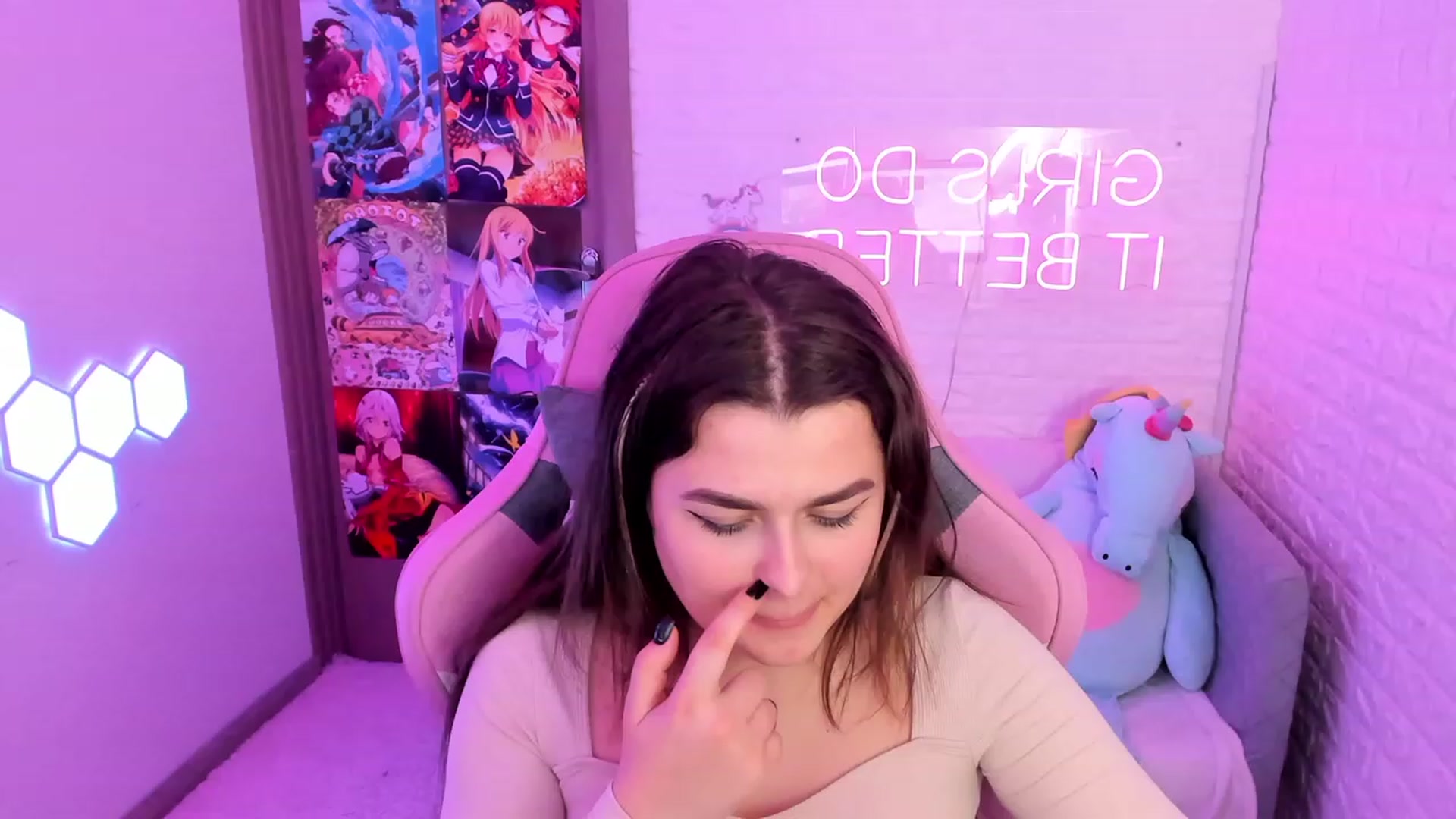 Gallery image thumbnail from CrystalXX's myfreecams stream on, 03/28/2023, 21:45 image 14 of 20