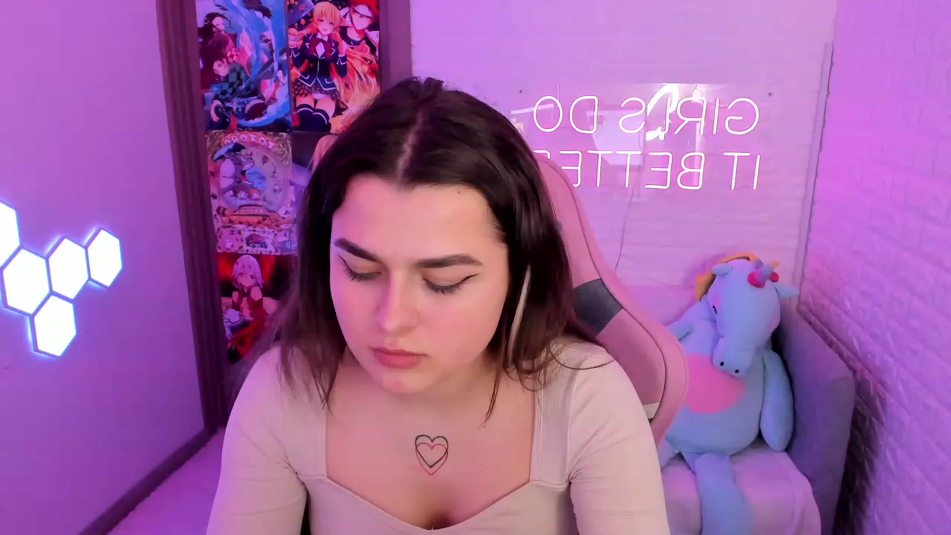 Gallery image thumbnail from CrystalXX's myfreecams stream on, 03/28/2023, 21:45 image 20 of 20