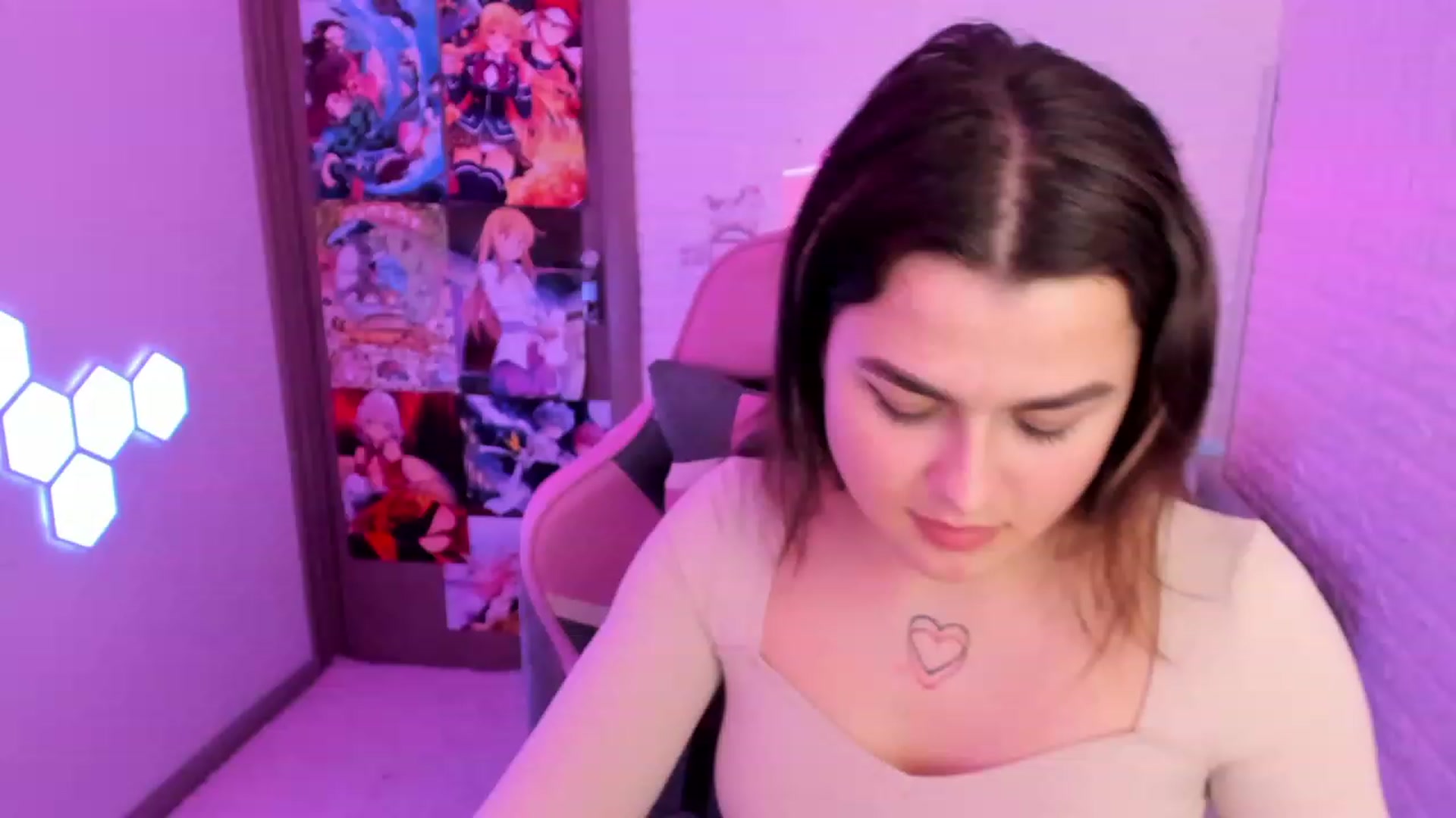 Gallery image thumbnail from CrystalXX's myfreecams stream on, 03/28/2023, 21:45 image 11 of 20