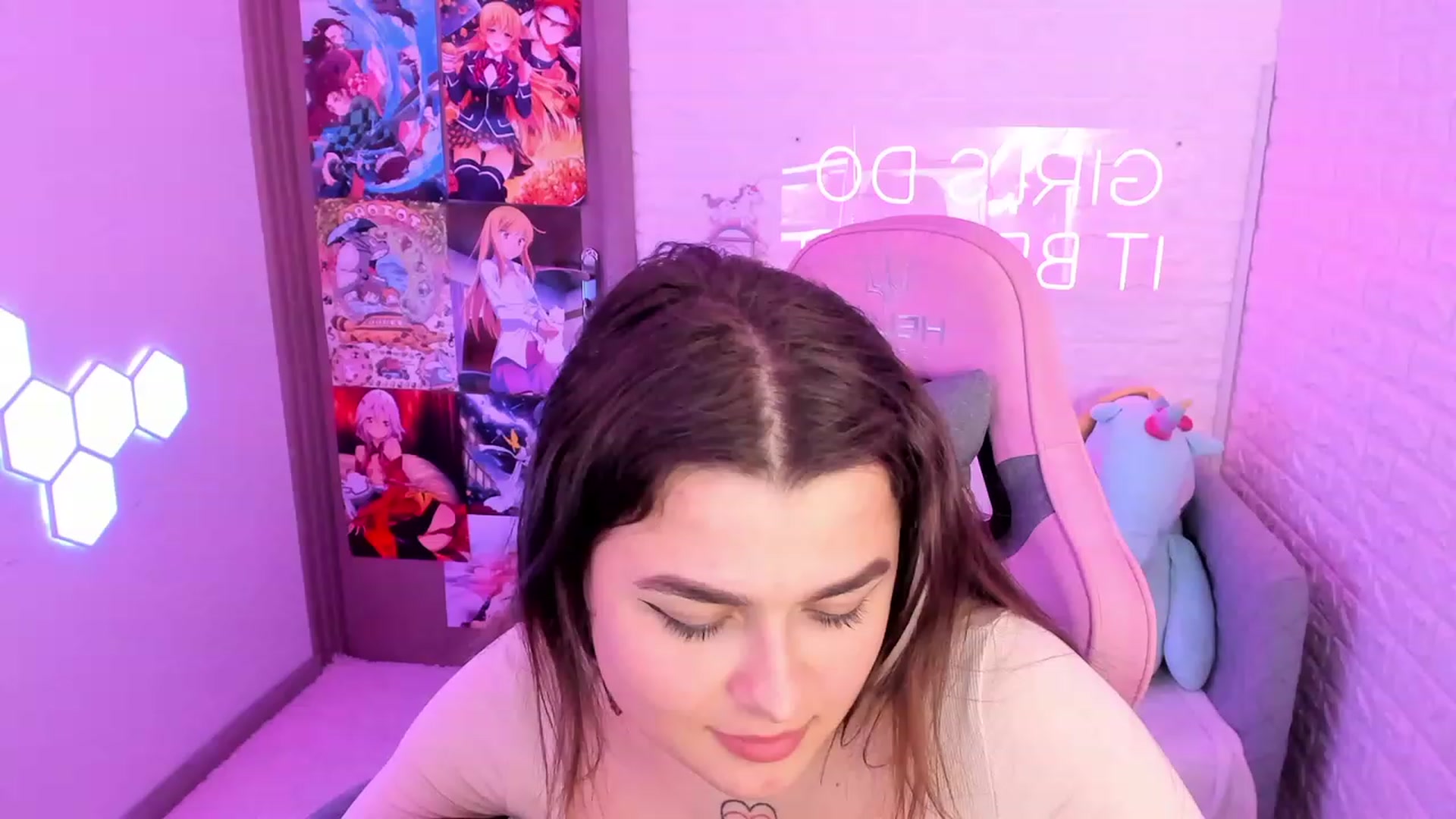 Gallery image thumbnail from CrystalXX's myfreecams stream on, 03/28/2023, 21:45 image 9 of 20