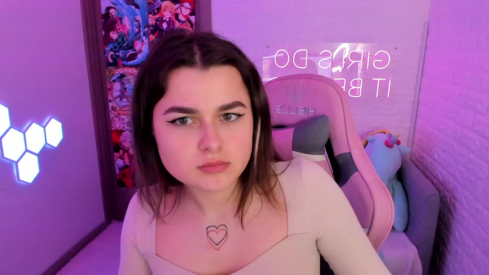 Gallery image thumbnail from CrystalXX's myfreecams stream on, 03/28/2023, 21:45 image 16 of 20