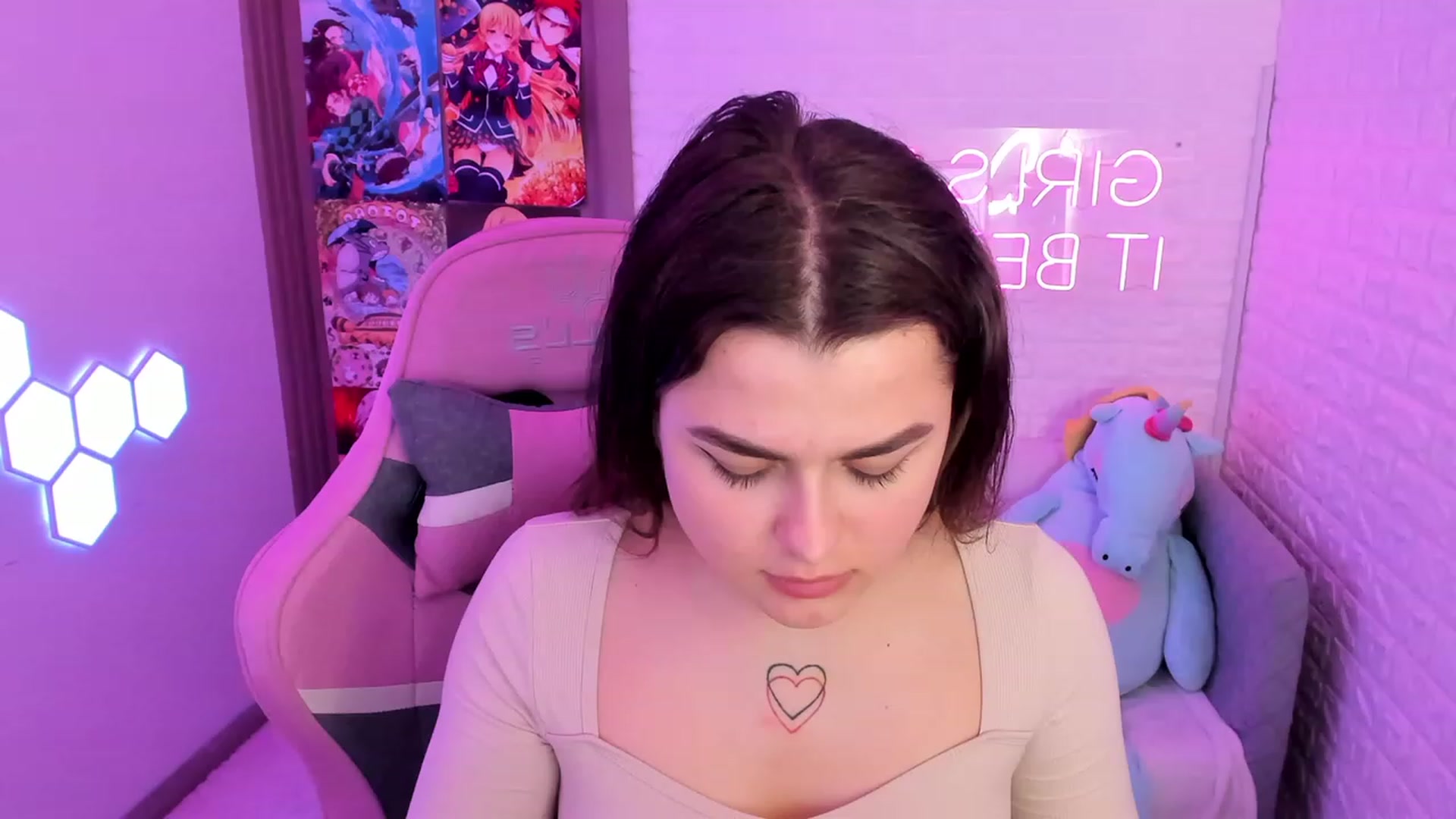Gallery image thumbnail from CrystalXX's myfreecams stream on, 03/28/2023, 21:45 image 15 of 20