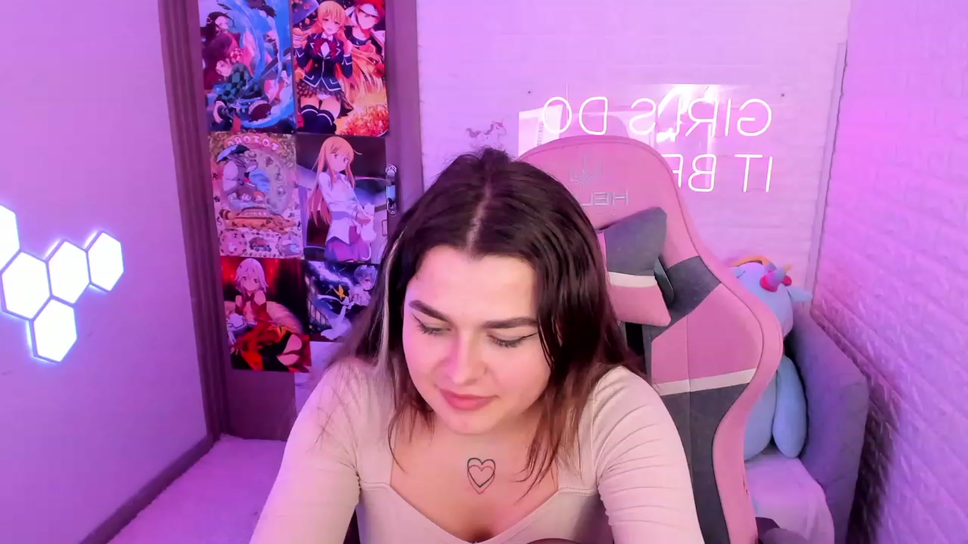 Gallery image thumbnail from CrystalXX's myfreecams stream on, 03/28/2023, 21:45 image 6 of 20