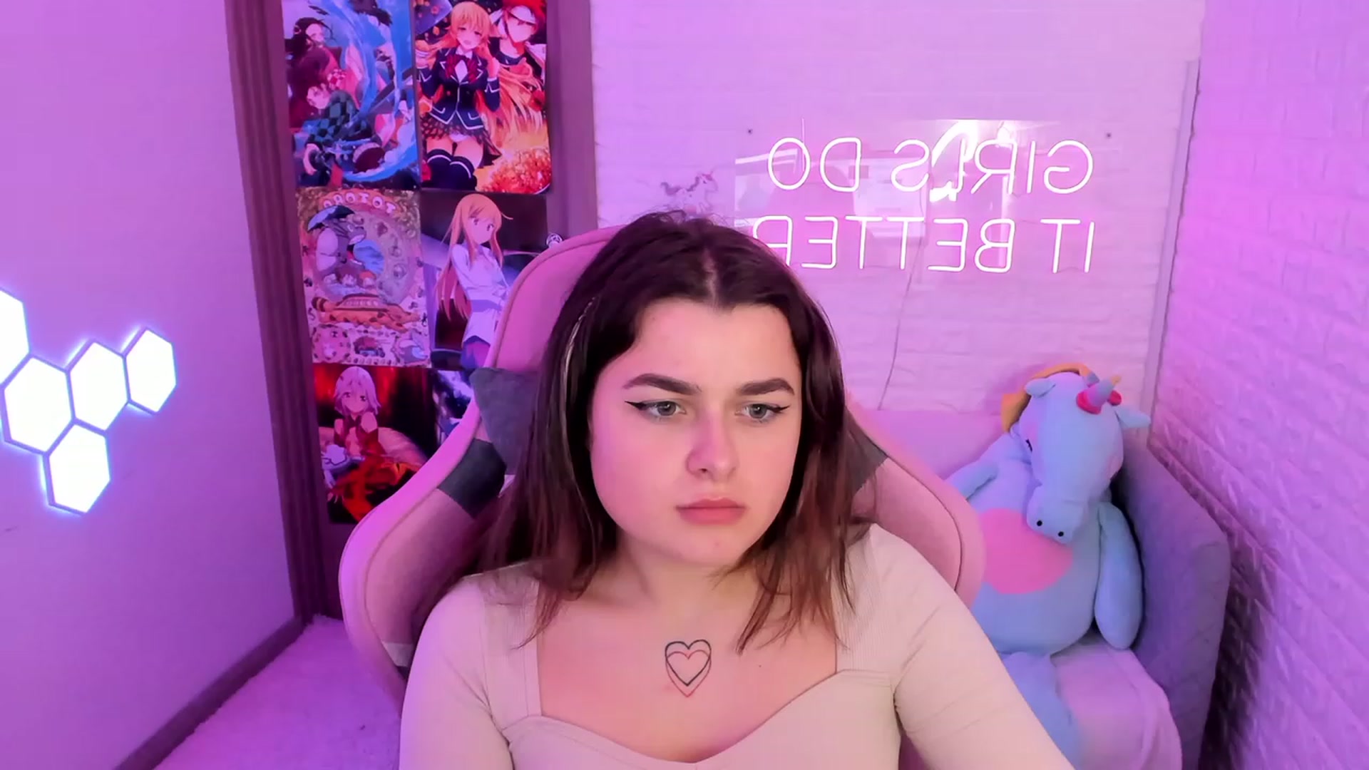 Gallery image thumbnail from CrystalXX's myfreecams stream on, 03/28/2023, 21:45 image 13 of 20