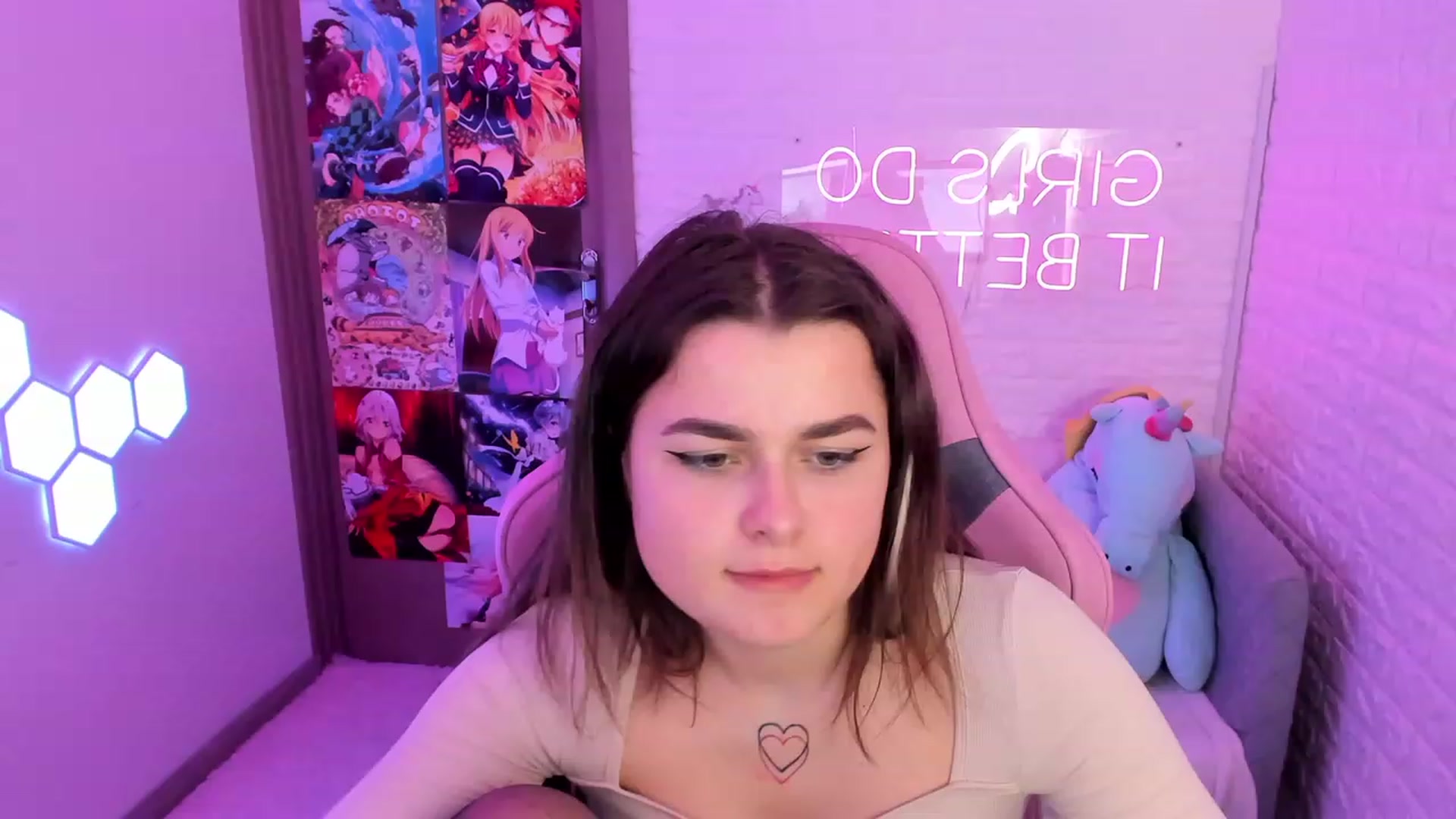 Gallery image thumbnail from CrystalXX's myfreecams stream on, 03/28/2023, 21:45 image 17 of 20