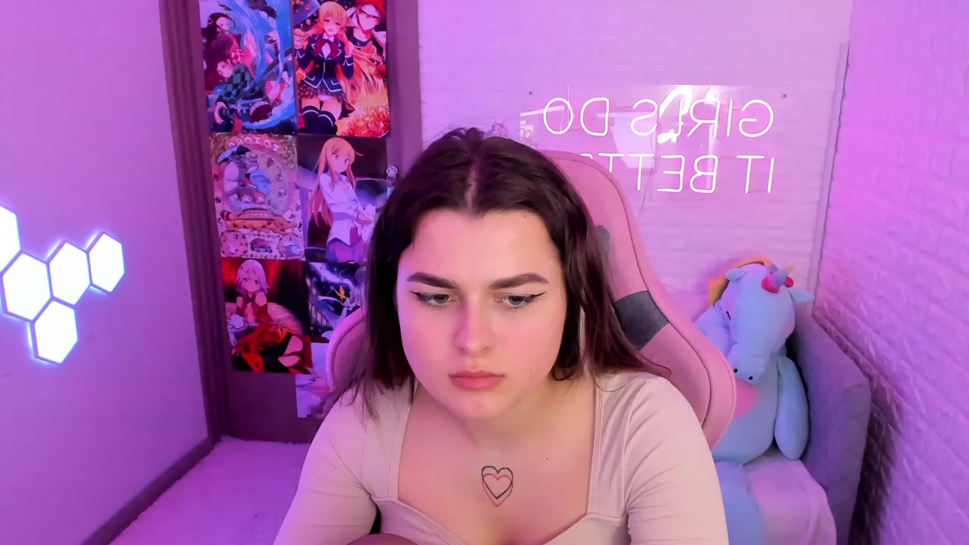 Gallery image thumbnail from CrystalXX's myfreecams stream on, 03/28/2023, 21:45 image 19 of 20