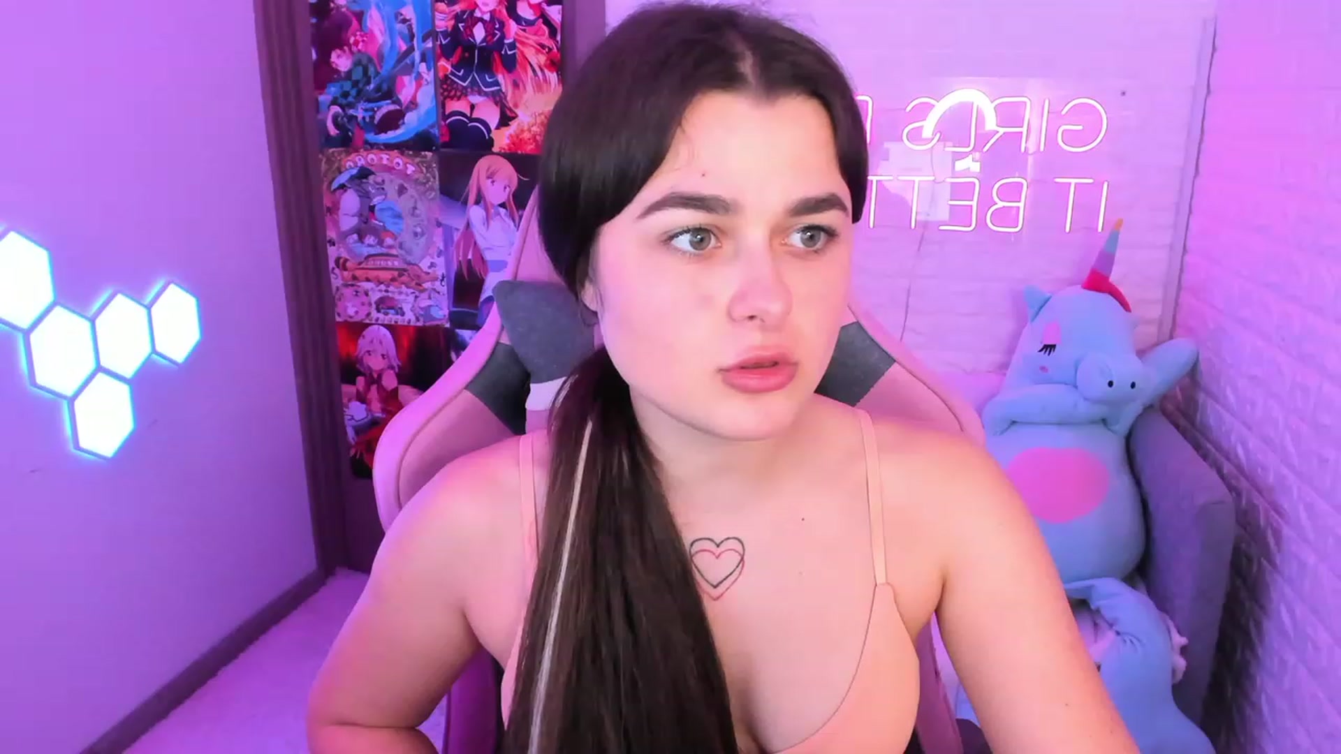 Gallery image thumbnail from CrystalXX's myfreecams stream on, 03/30/2023, 12:38 image 18 of 20