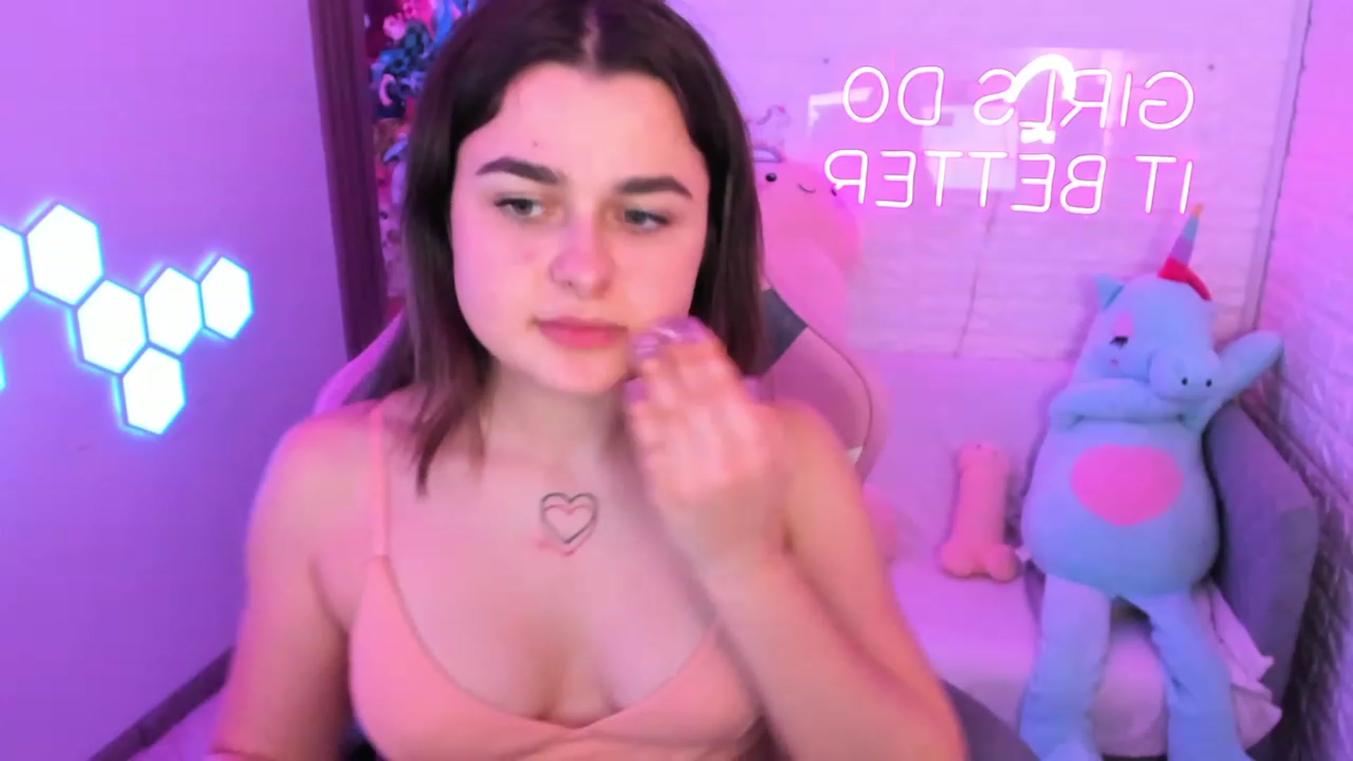 Gallery image thumbnail from CrystalXX's myfreecams stream on, 03/30/2023, 13:51 image 16 of 20