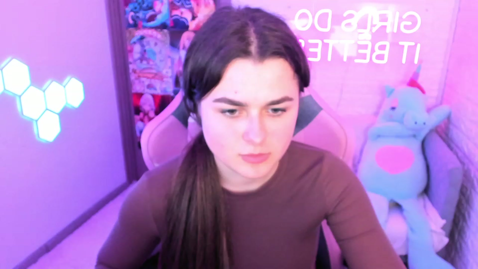 Gallery image thumbnail from CrystalXX's myfreecams stream on, 03/30/2023, 19:10 image 18 of 20