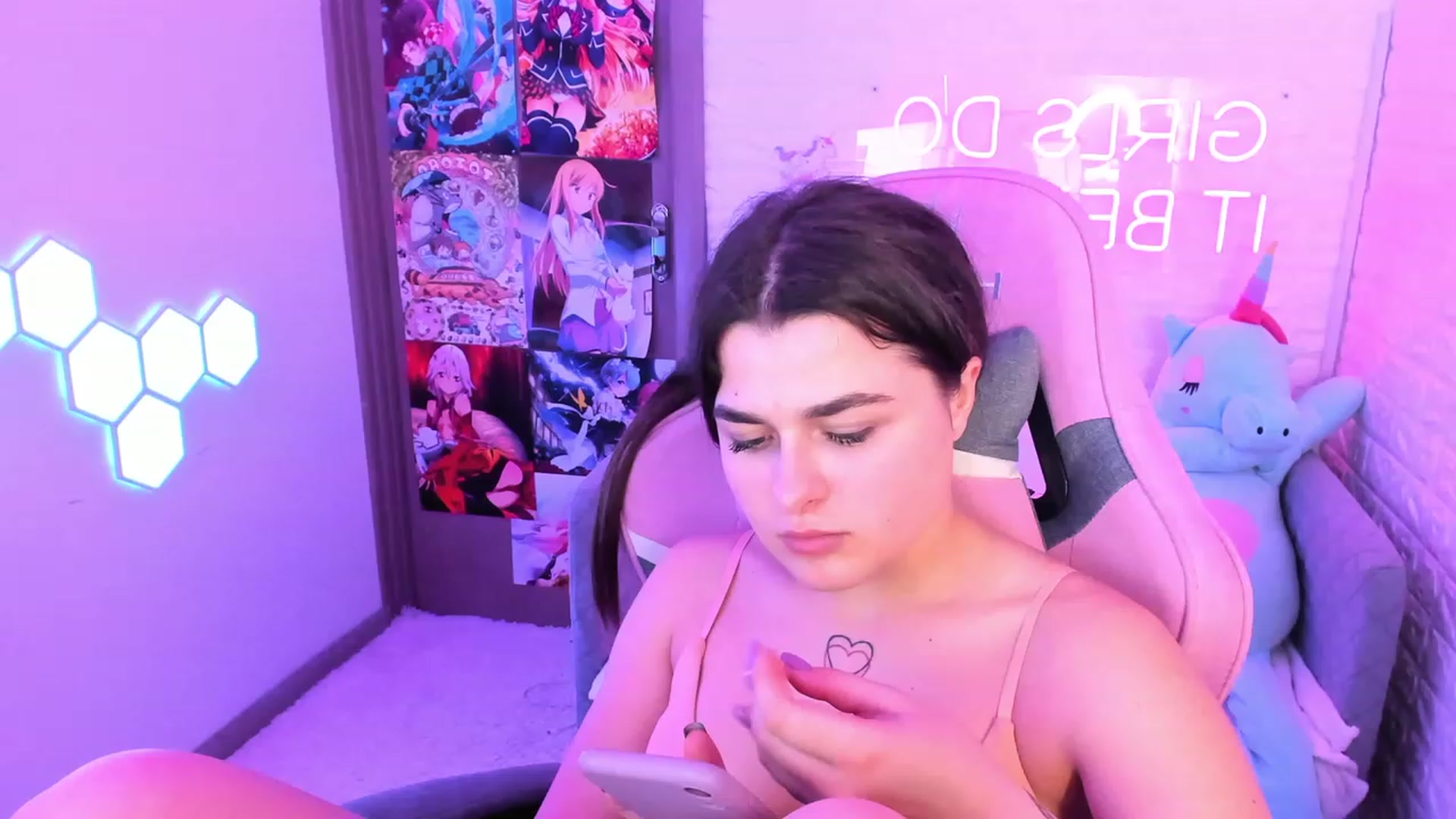 Gallery image thumbnail from CrystalXX's myfreecams stream on, 03/30/2023, 19:10 image 12 of 20