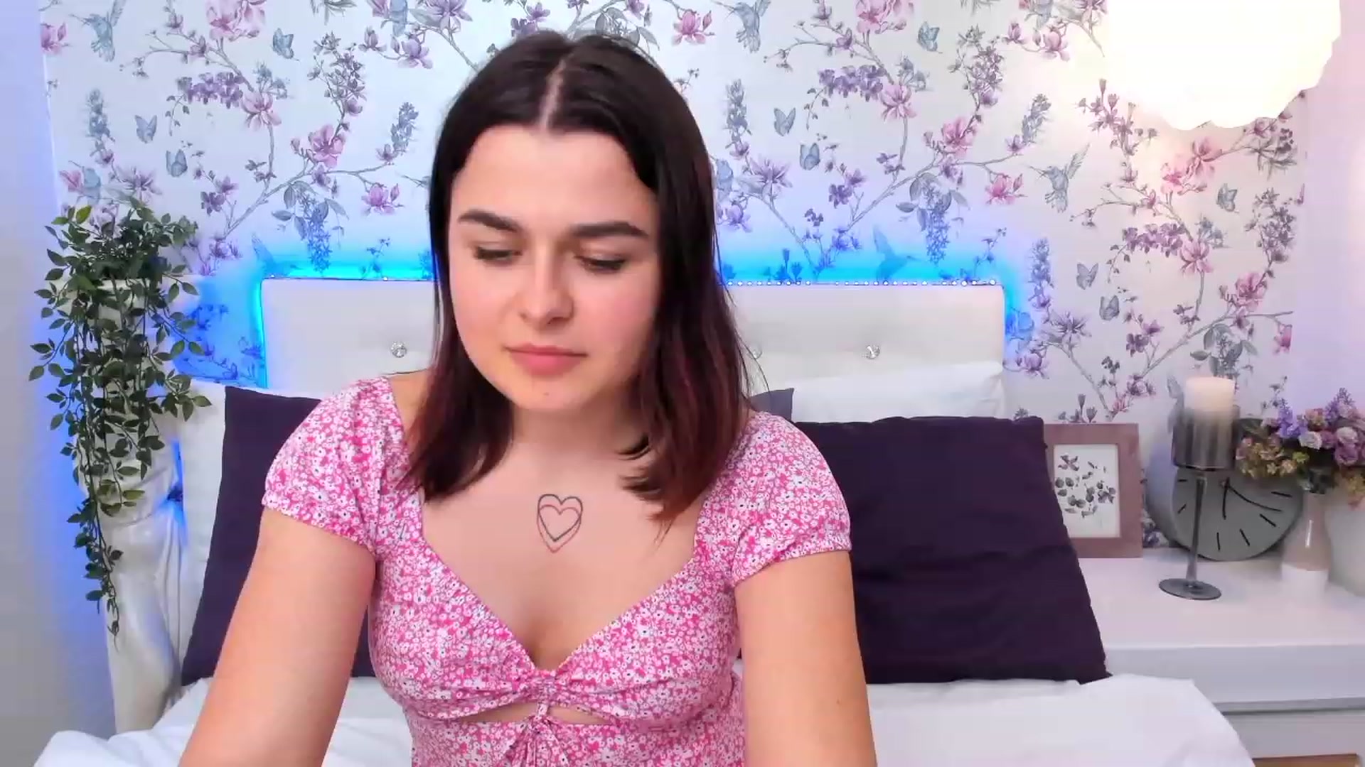 Gallery image thumbnail from CrystalXX's myfreecams stream on, 04/17/2023, 02:20 image 9 of 20