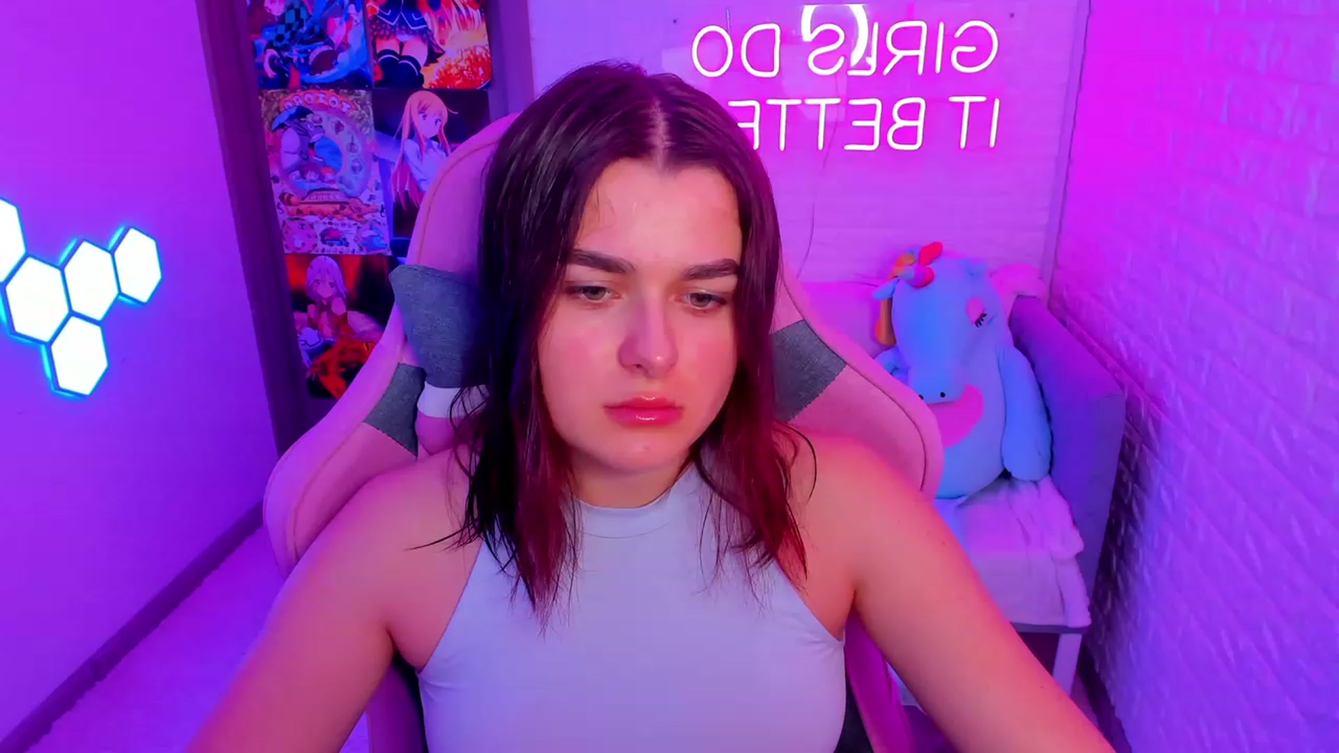 Gallery image thumbnail from CrystalXX's myfreecams stream on, 04/17/2023, 19:37 image 18 of 20