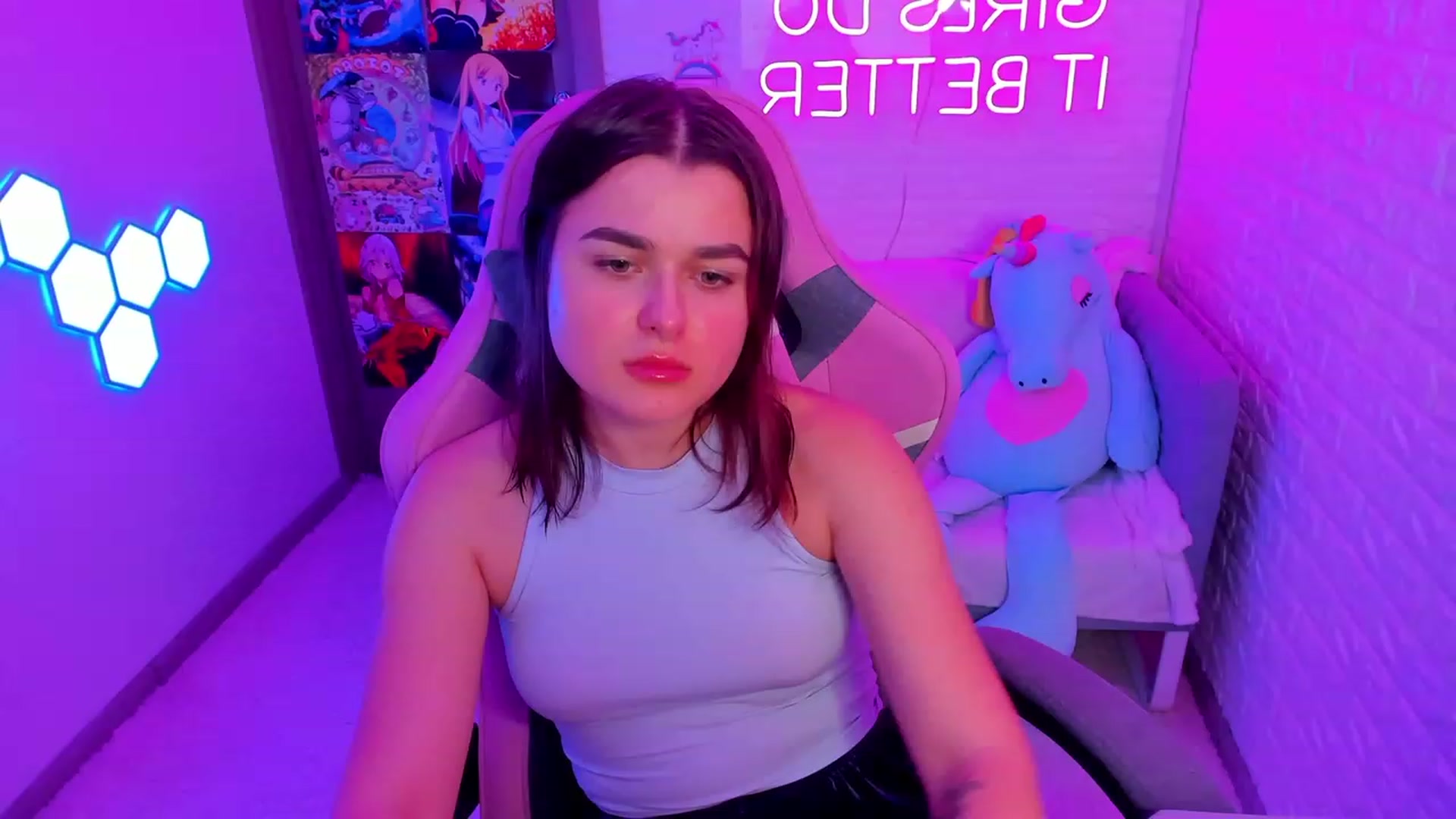 Gallery image thumbnail from CrystalXX's myfreecams stream on, 04/17/2023, 19:37 image 16 of 20