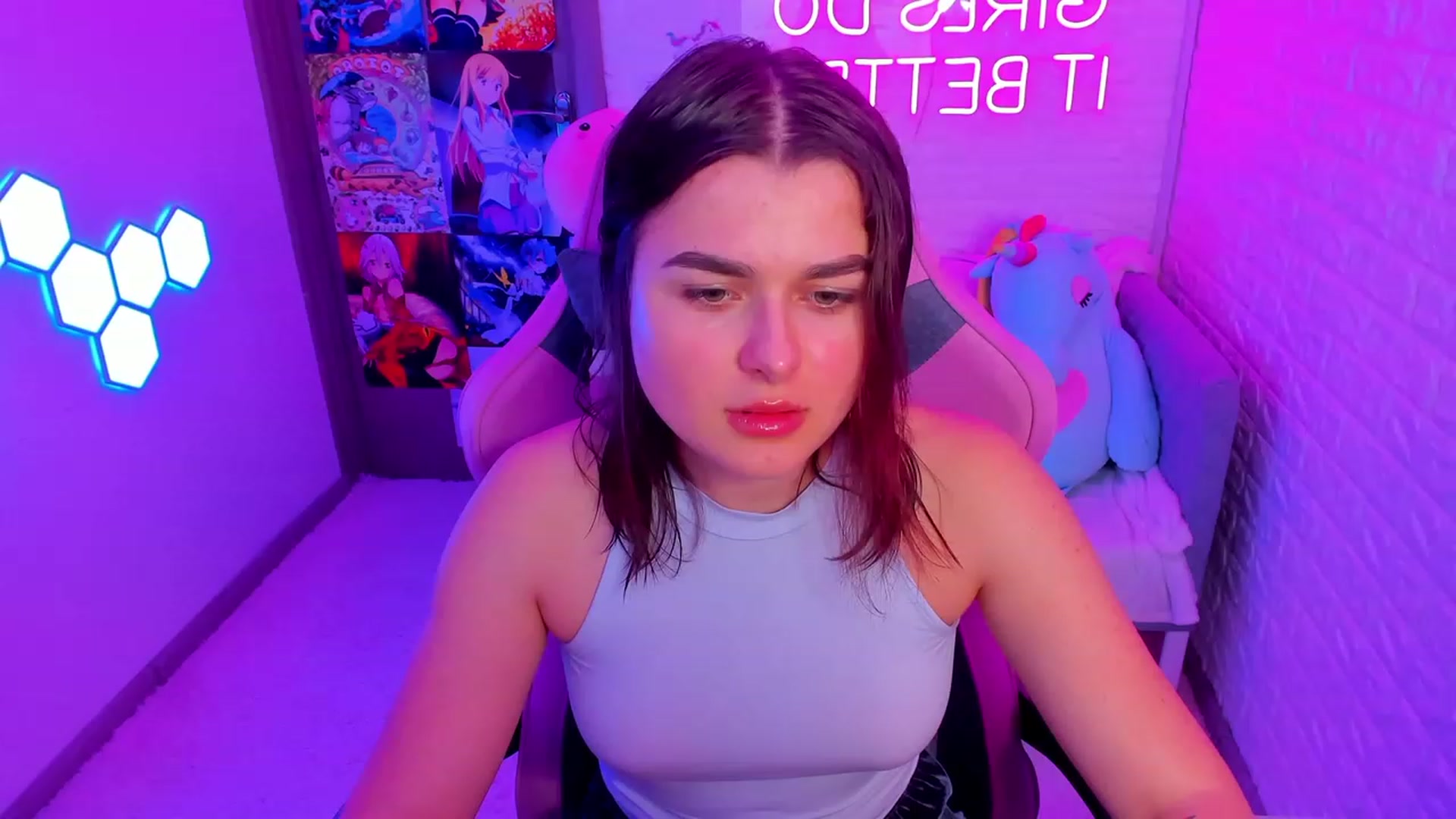 Gallery image thumbnail from CrystalXX's myfreecams stream on, 04/17/2023, 19:37 image 14 of 20