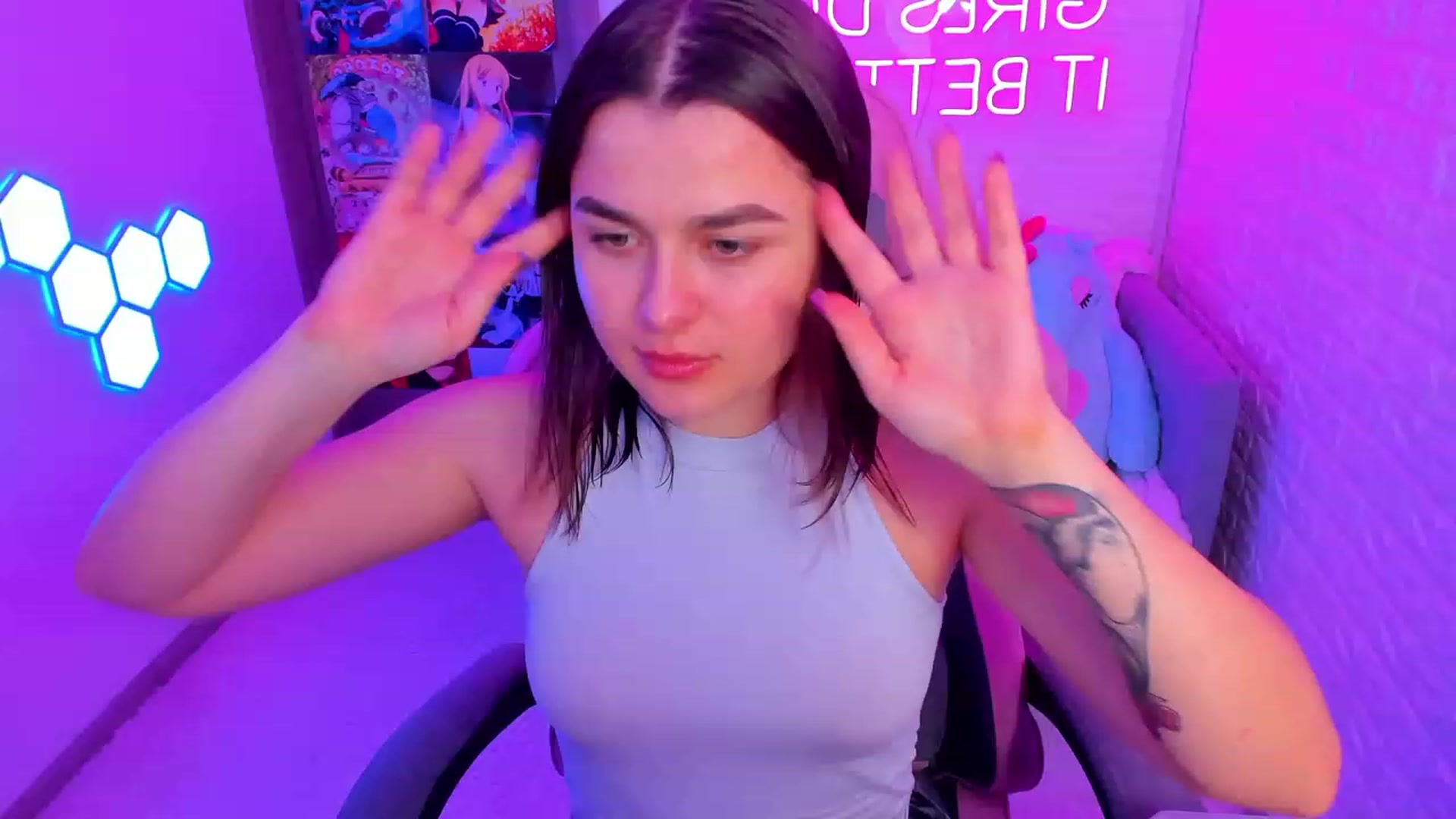Gallery image thumbnail from CrystalXX's myfreecams stream on, 04/17/2023, 19:37 image 9 of 20