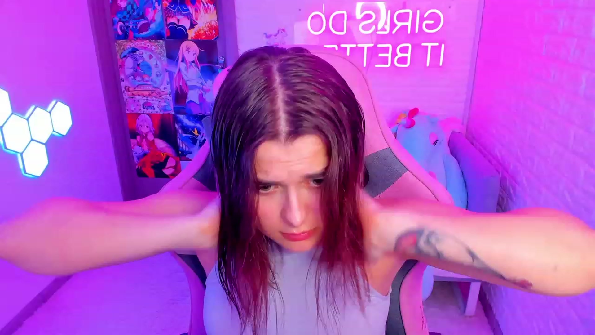 Gallery image thumbnail from CrystalXX's myfreecams stream on, 04/17/2023, 19:37 image 20 of 20