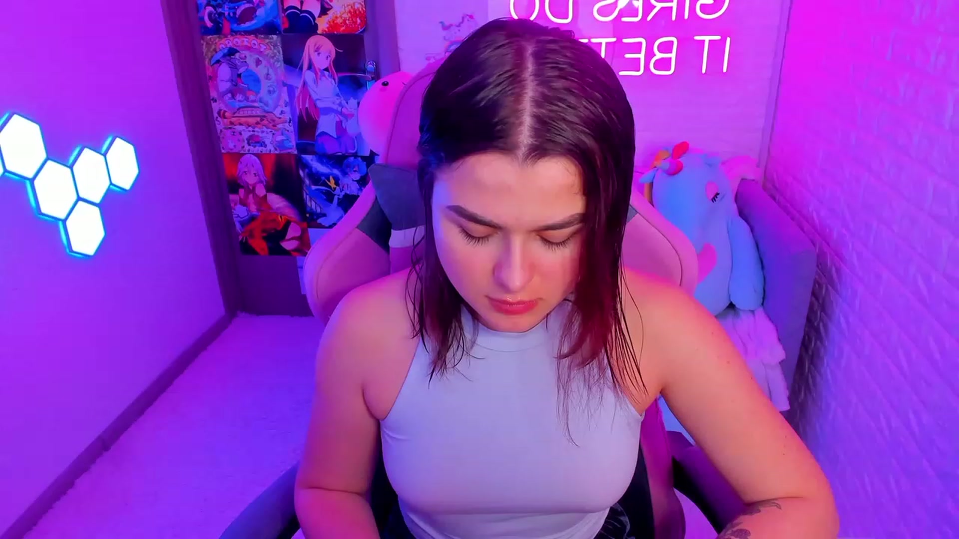 Gallery image thumbnail from CrystalXX's myfreecams stream on, 04/17/2023, 19:37 image 13 of 20