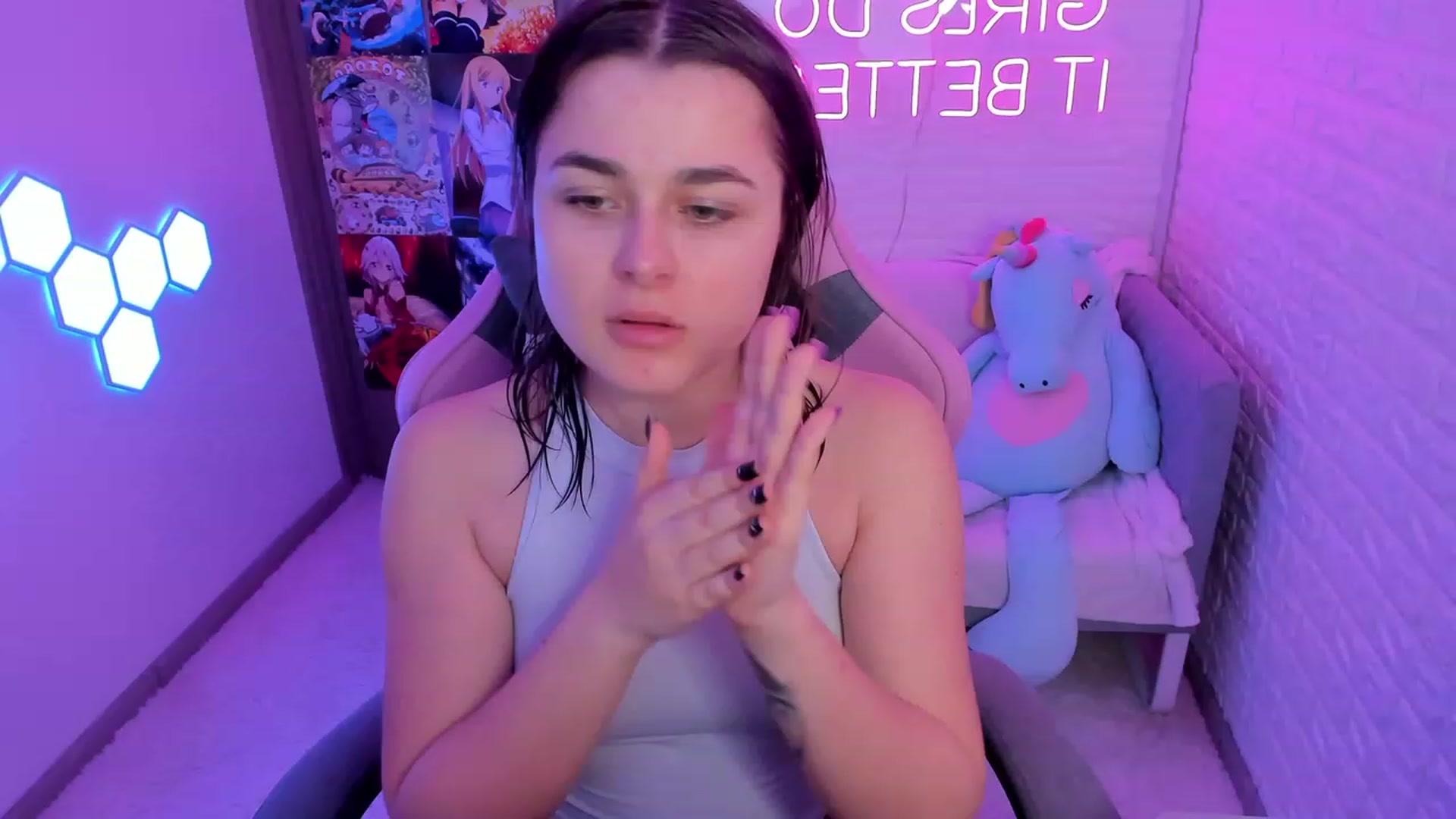 Gallery image thumbnail from CrystalXX's myfreecams stream on, 04/17/2023, 19:37 image 1 of 20