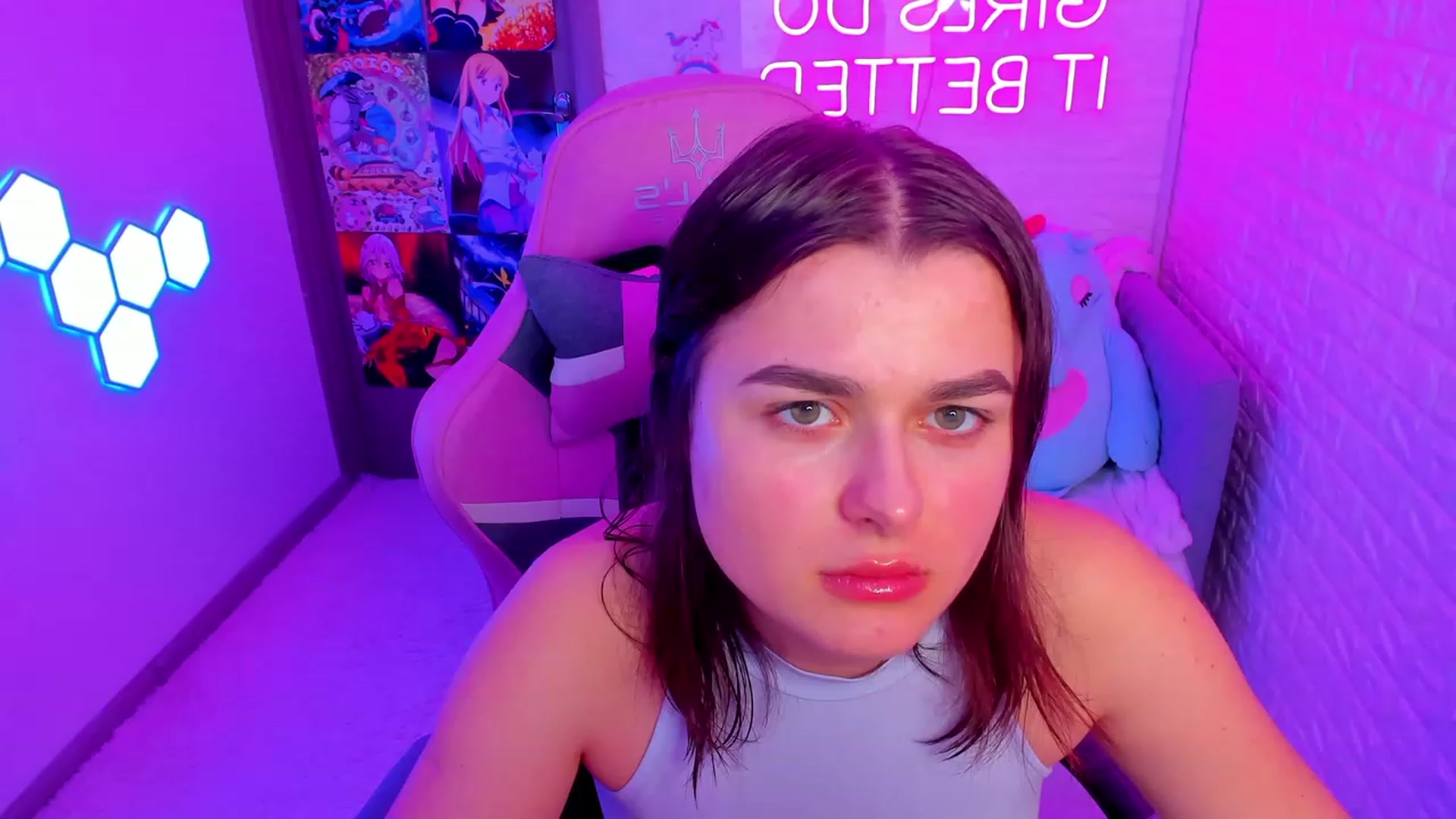 Gallery image thumbnail from CrystalXX's myfreecams stream on, 04/17/2023, 19:37 image 15 of 20
