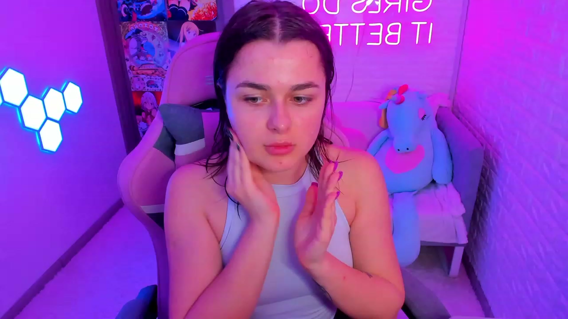 Gallery image thumbnail from CrystalXX's myfreecams stream on, 04/17/2023, 19:37 image 3 of 20
