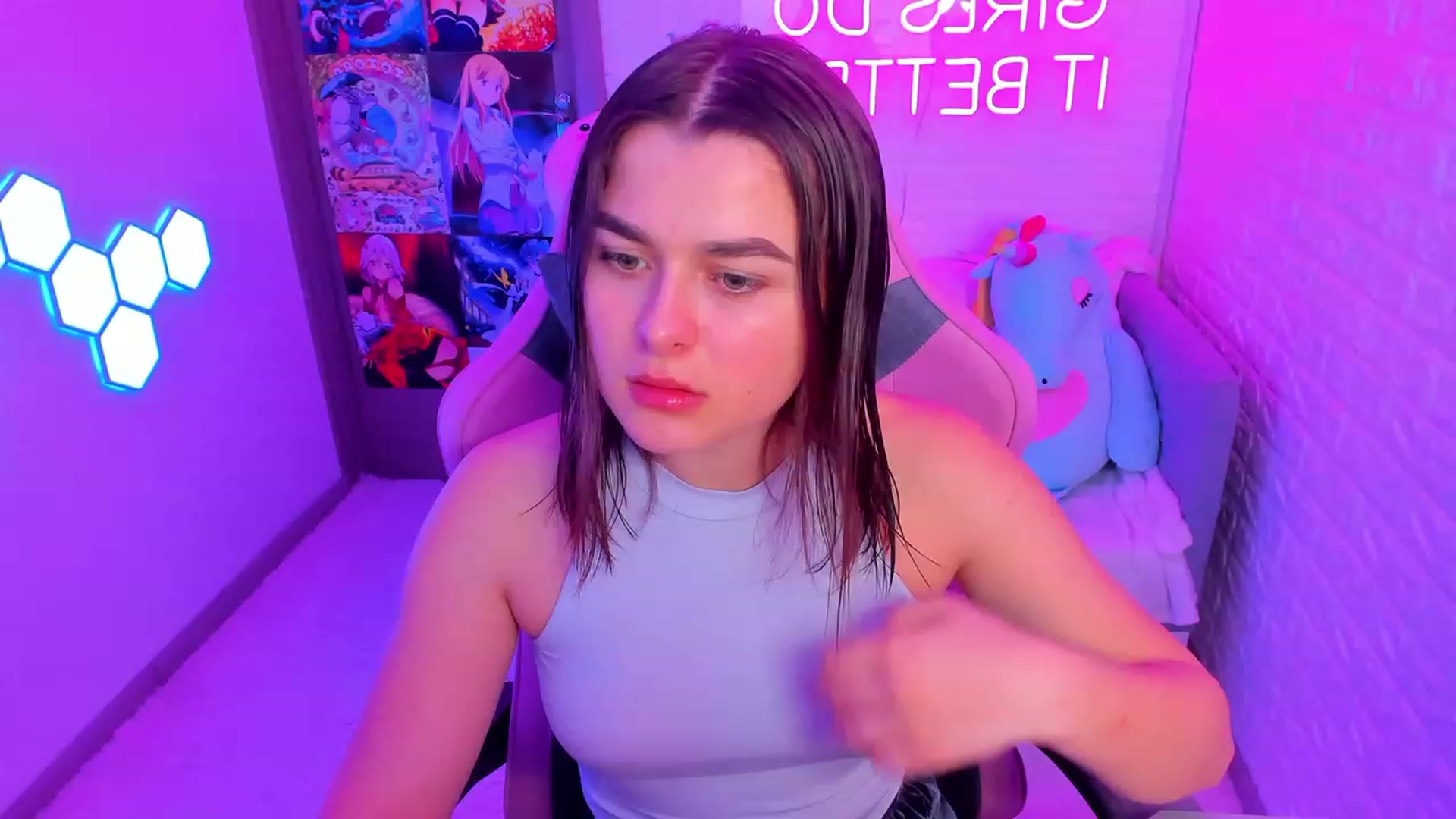 Gallery image thumbnail from CrystalXX's myfreecams stream on, 04/17/2023, 19:37 image 10 of 20