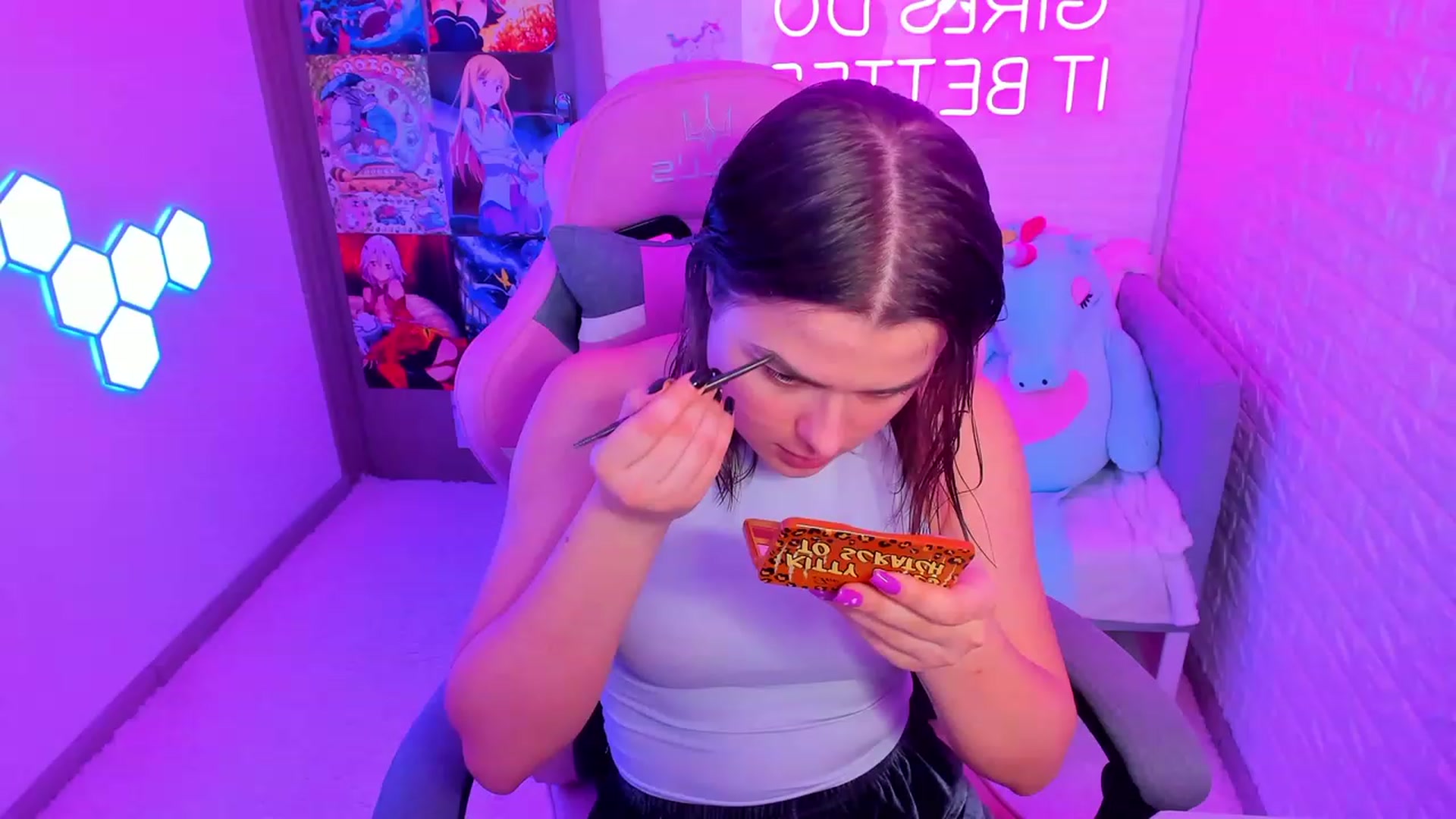 Gallery image thumbnail from CrystalXX's myfreecams stream on, 04/17/2023, 19:37 image 7 of 20