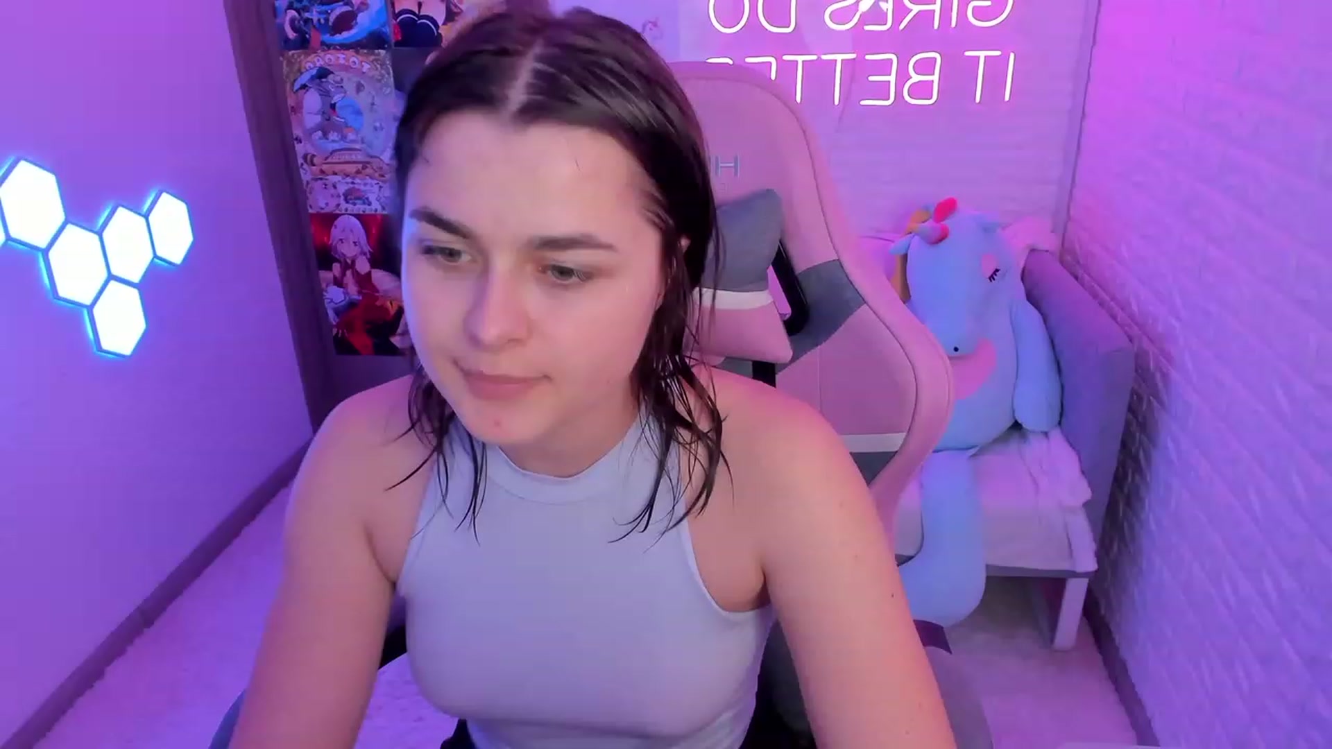 Gallery image thumbnail from CrystalXX's myfreecams stream on, 04/17/2023, 19:37 image 2 of 20