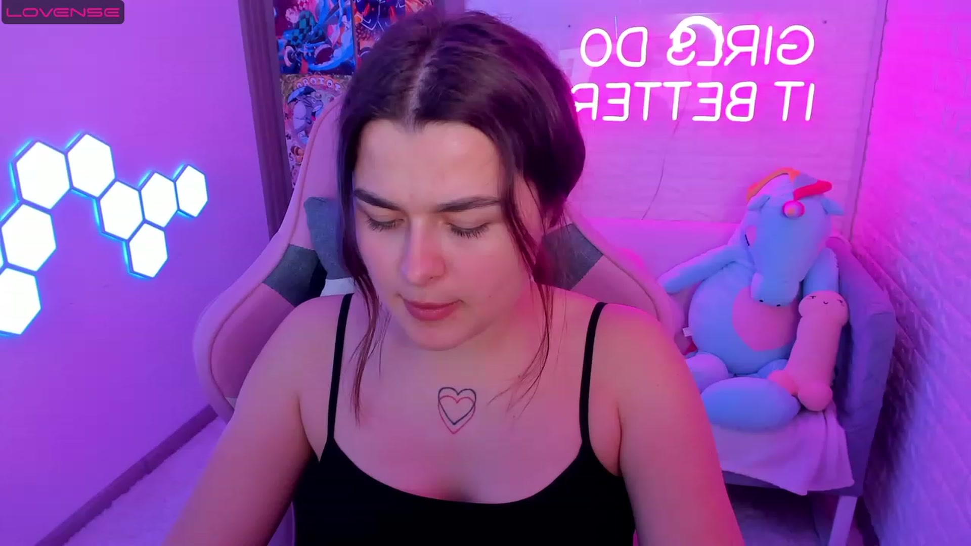 Gallery image thumbnail from CrystalXX's myfreecams stream on, 04/22/2023, 20:52 image 1 of 20