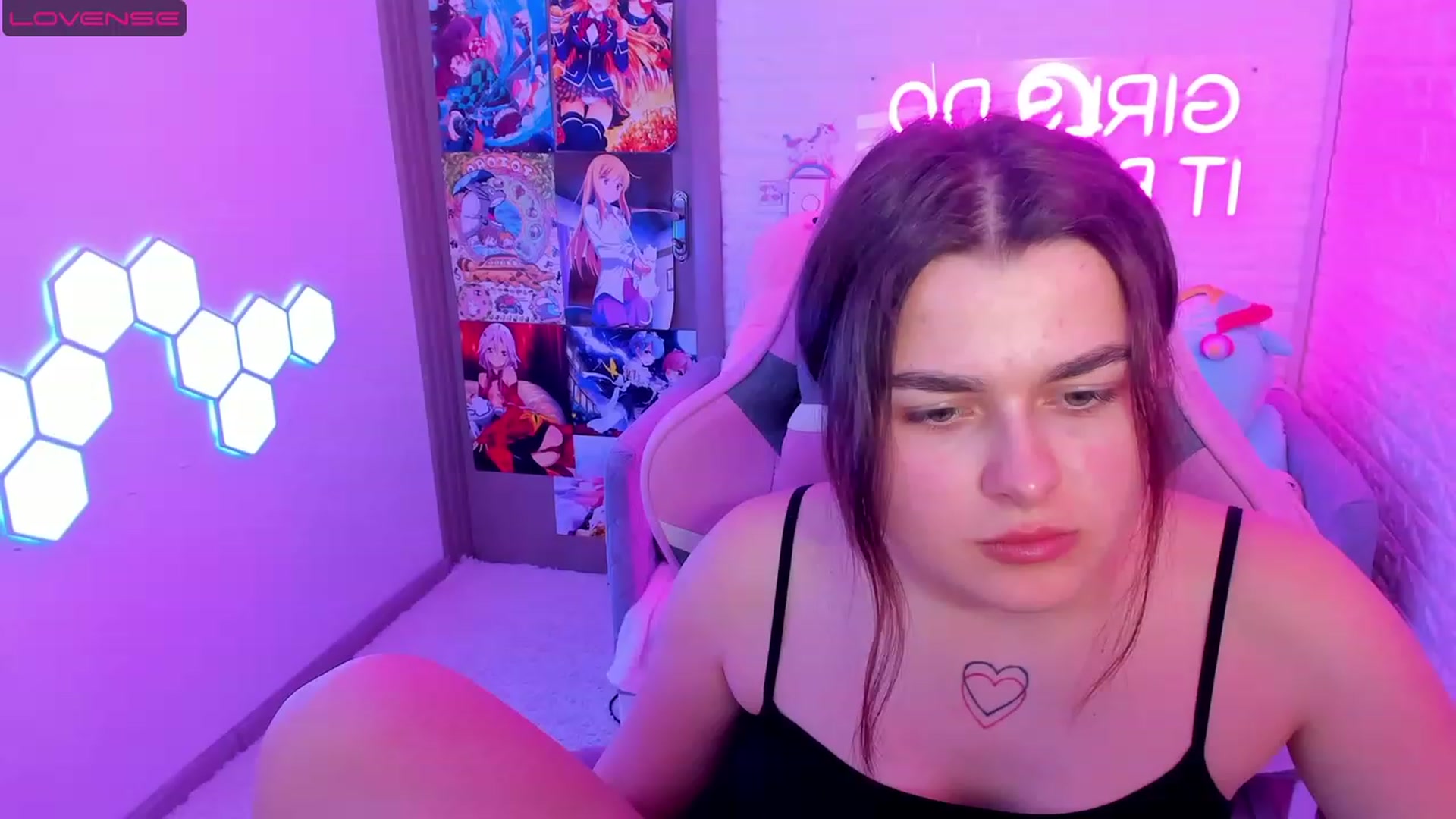 Gallery image thumbnail from CrystalXX's myfreecams stream on, 04/22/2023, 20:52 image 15 of 20