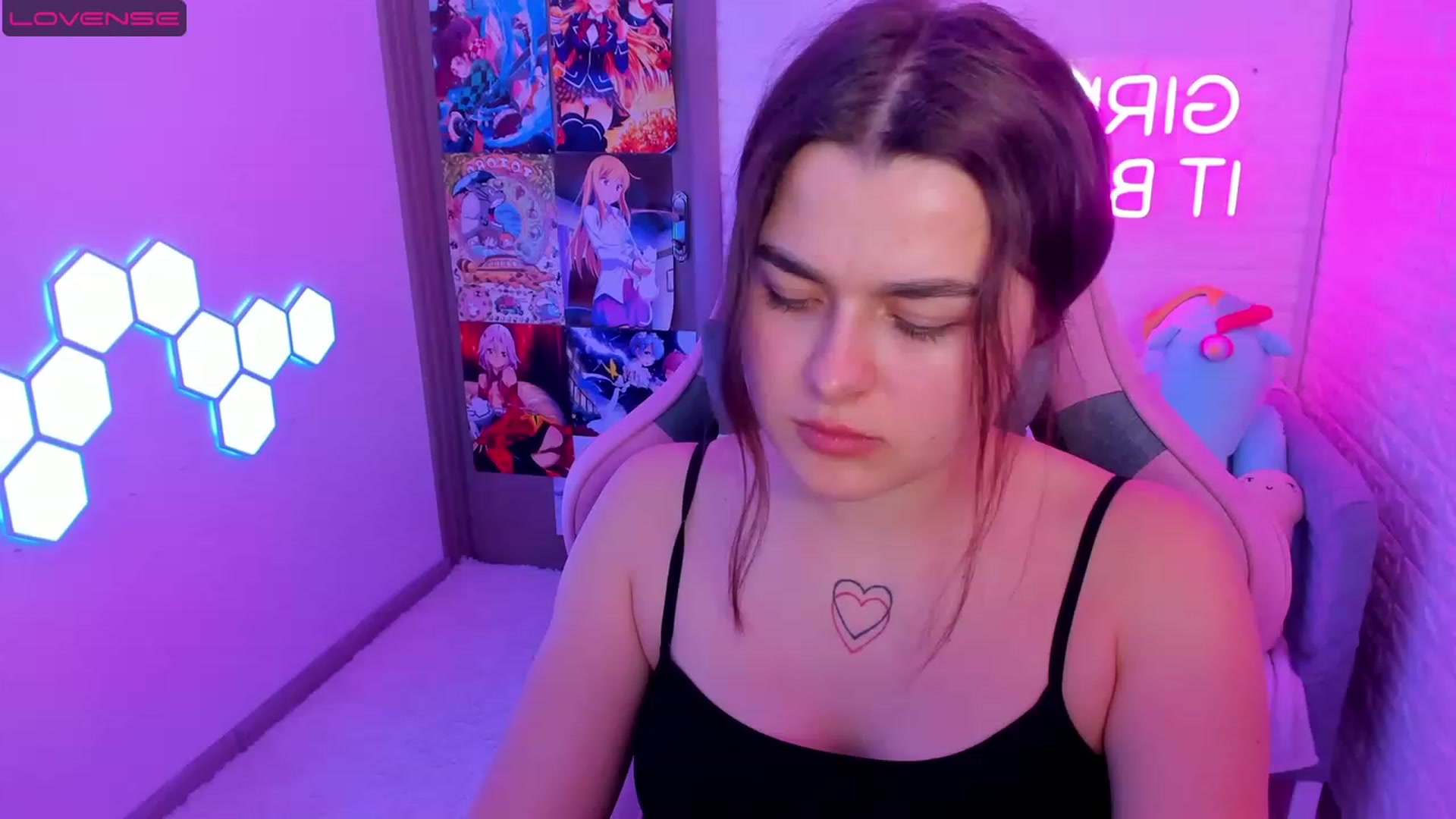 Gallery image thumbnail from CrystalXX's myfreecams stream on, 04/22/2023, 20:52 image 17 of 20