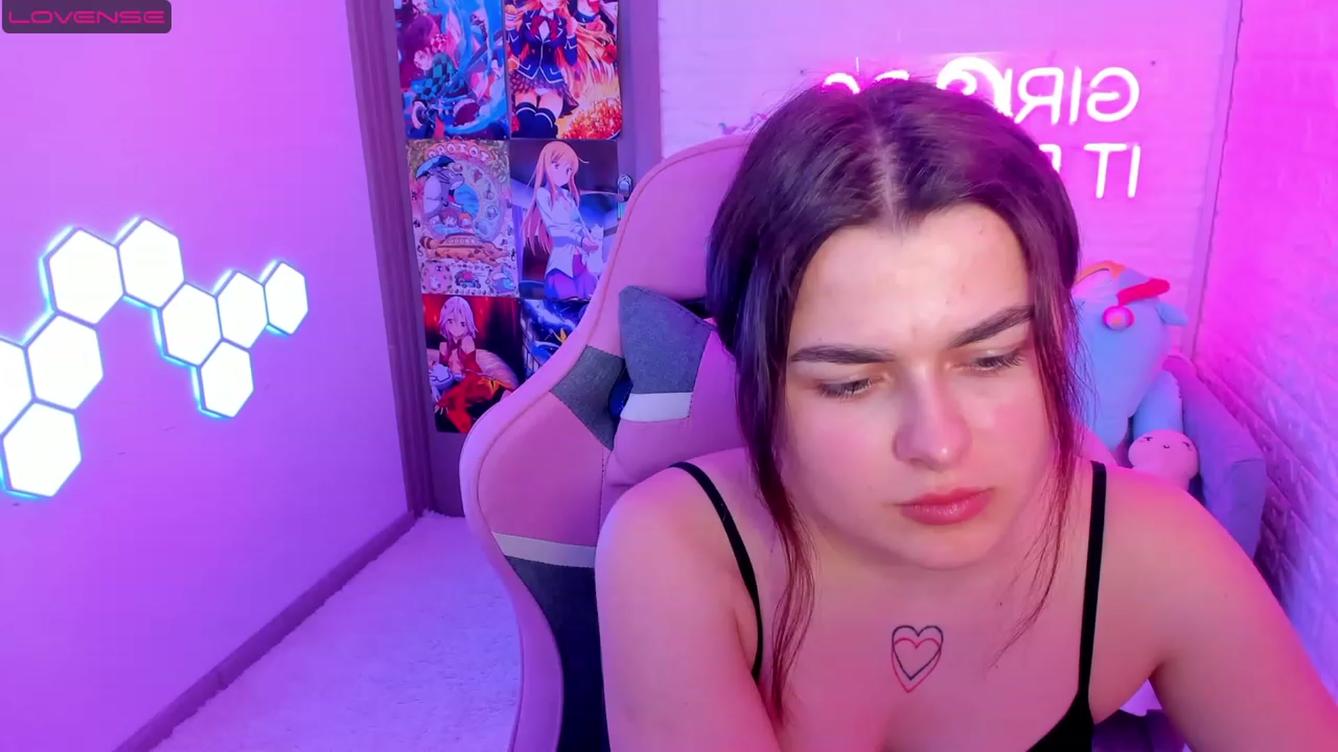 Gallery image thumbnail from CrystalXX's myfreecams stream on, 04/22/2023, 20:52 image 14 of 20