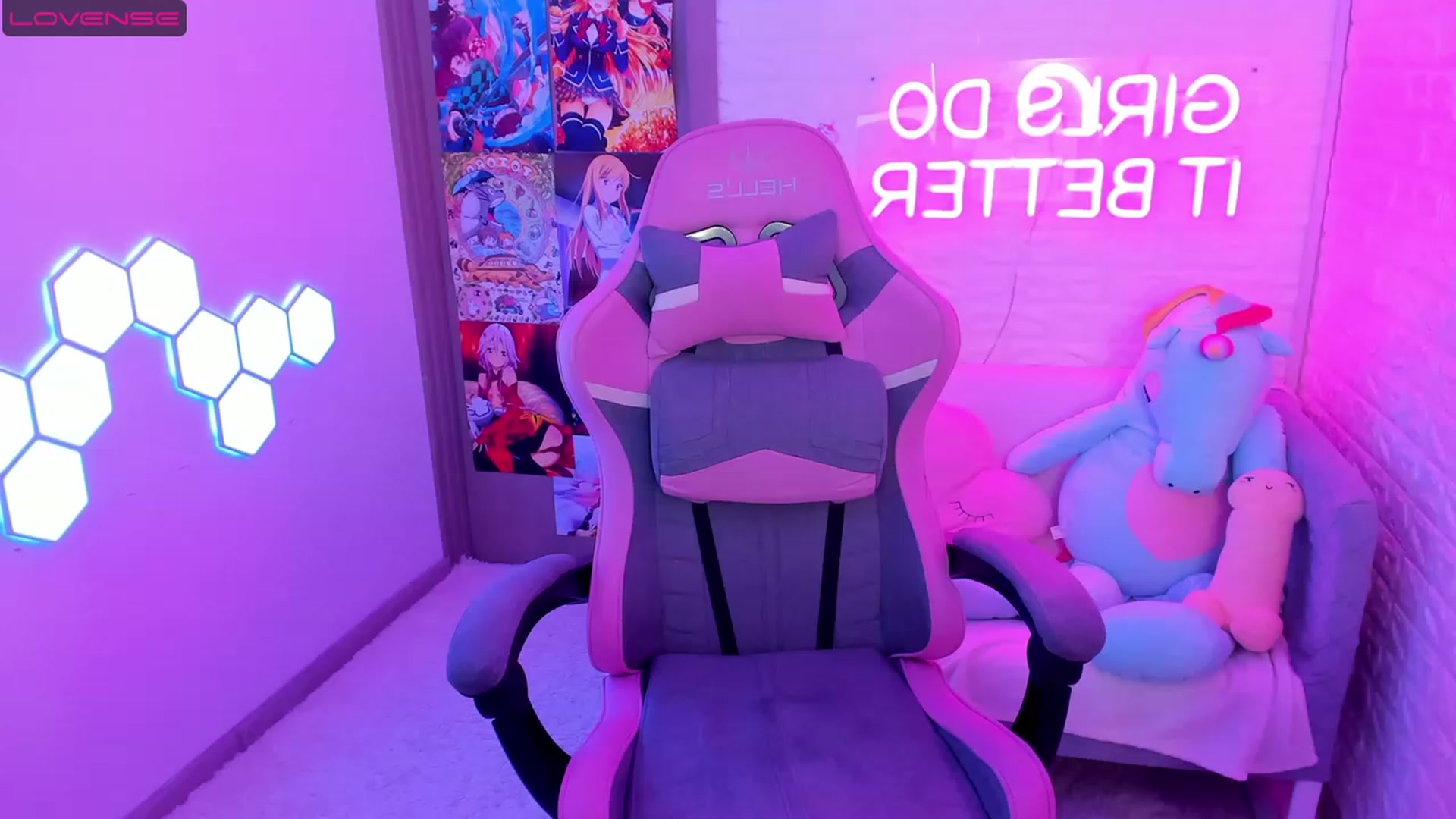 Gallery image thumbnail from CrystalXX's myfreecams stream on, 04/22/2023, 20:52 image 19 of 20