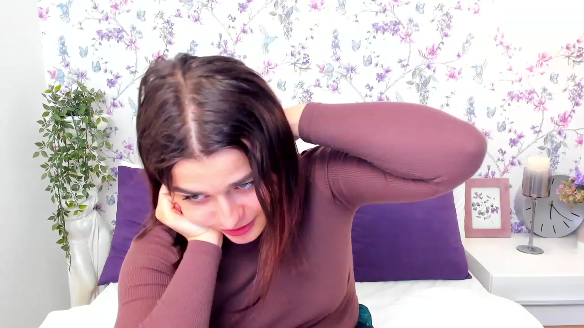 Gallery image thumbnail from CrystalXX's myfreecams stream on, 04/24/2023, 01:01 image 15 of 20