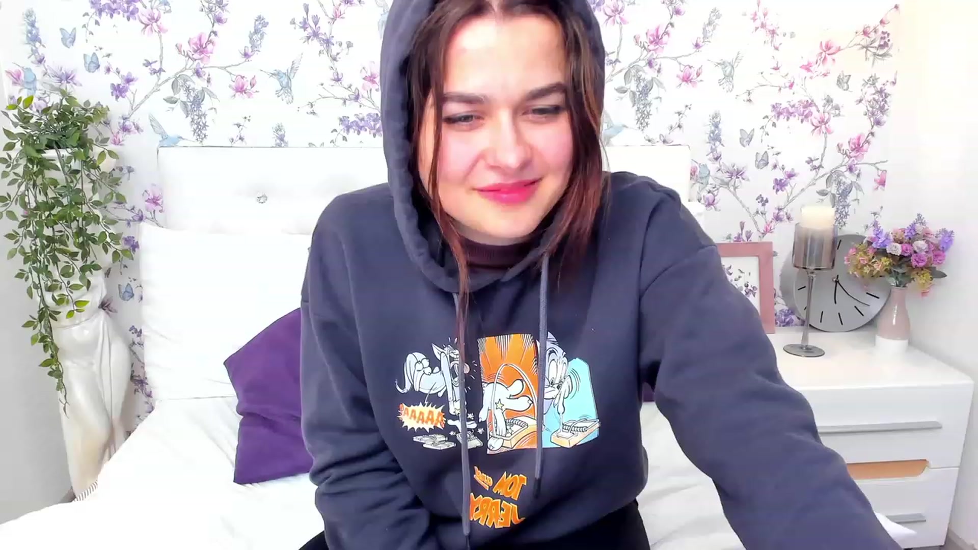 Gallery image thumbnail from CrystalXX's myfreecams stream on, 04/24/2023, 03:39 image 9 of 20