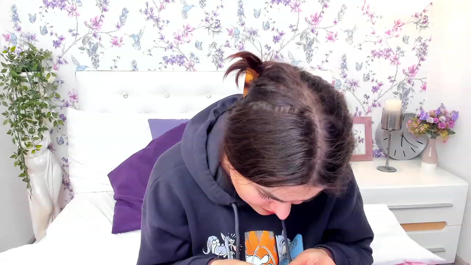 Gallery image thumbnail from CrystalXX's myfreecams stream on, 04/24/2023, 03:39 image 12 of 20