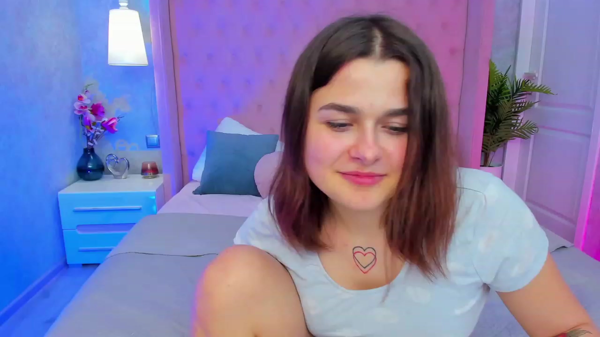 Gallery image thumbnail from CrystalXX's myfreecams stream on, 04/25/2023, 04:00 image 9 of 20
