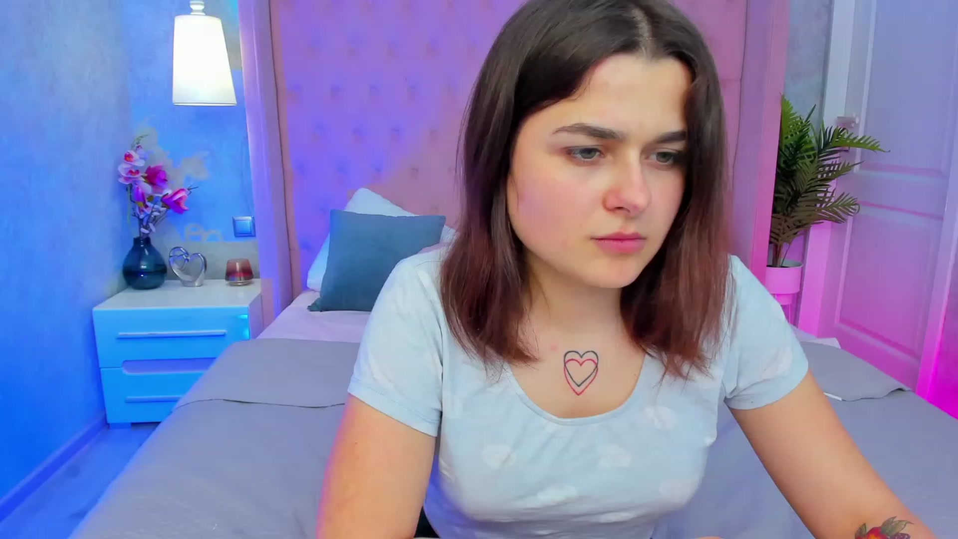 Gallery image thumbnail from CrystalXX's myfreecams stream on, 04/25/2023, 04:00 image 3 of 20